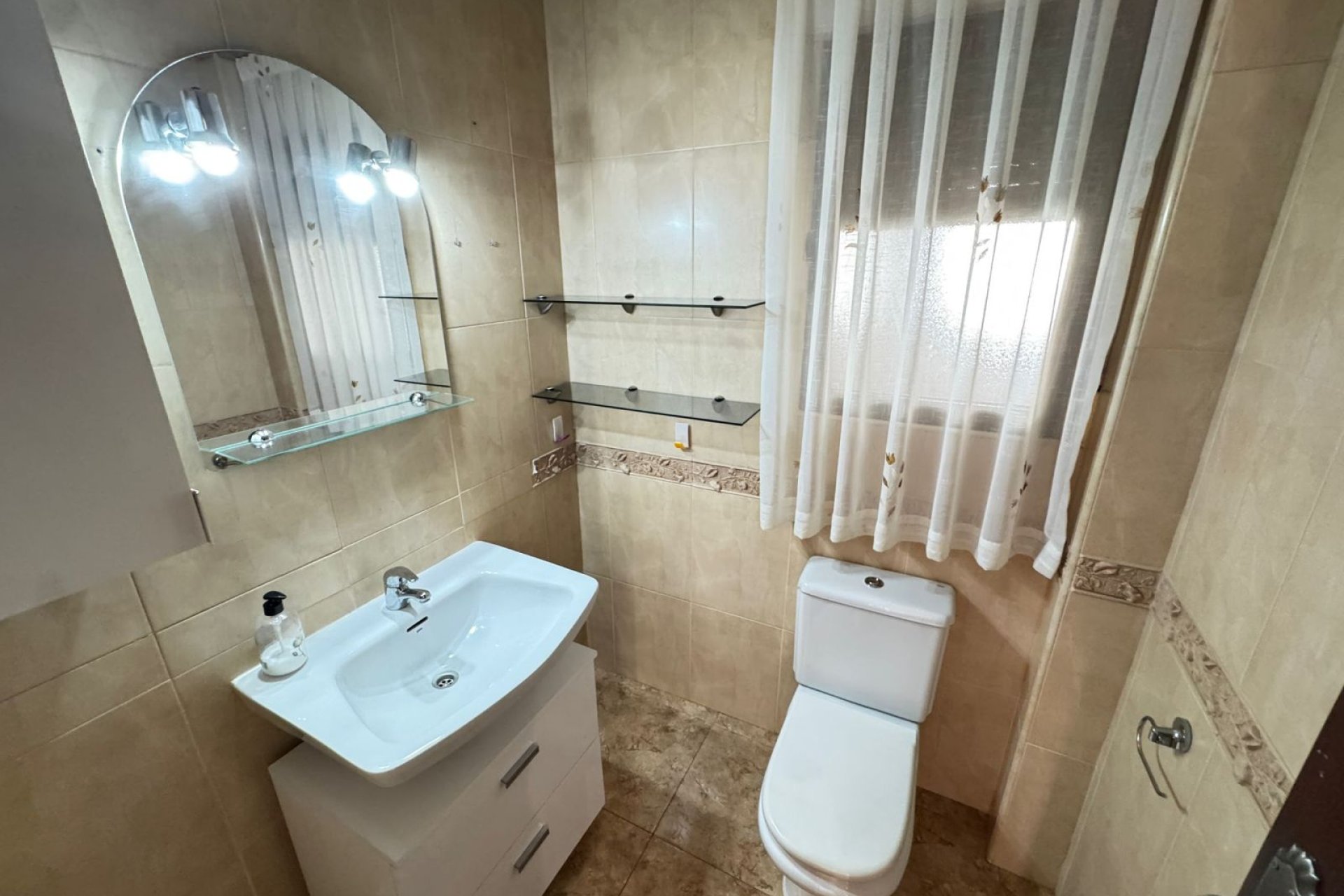 Resale - Townhouse -
San Miguel - San Miguel de Salinas