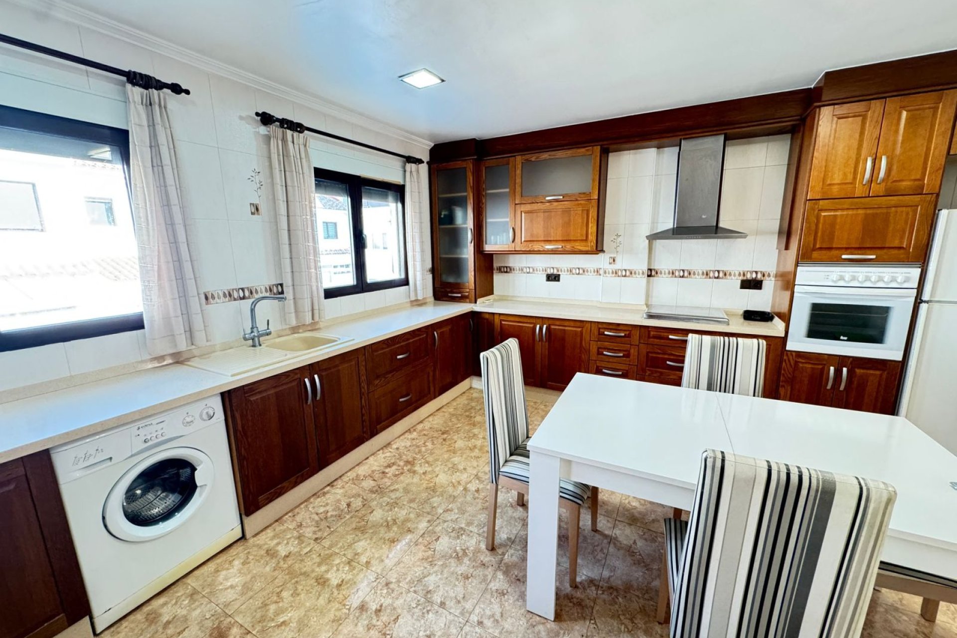 Resale - Townhouse -
San Miguel - San Miguel de Salinas