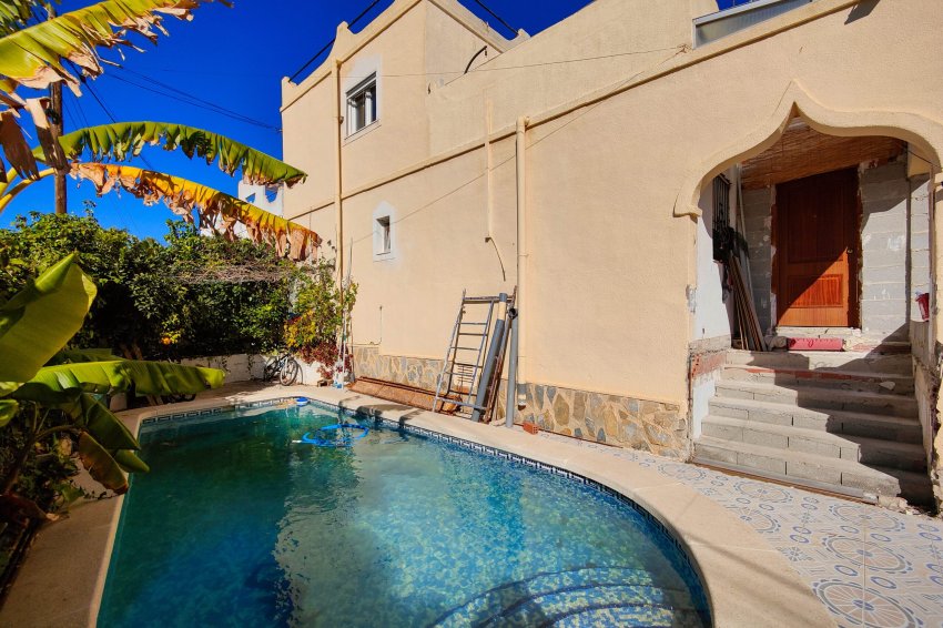 Resale - Townhouse -
San Miguel - San Miguel de Salinas