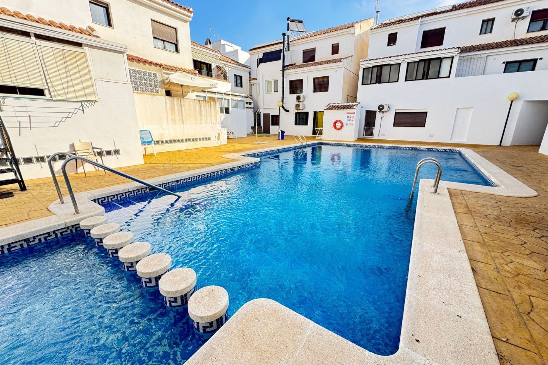 Resale - Townhouse -
San Miguel - San Miguel de Salinas