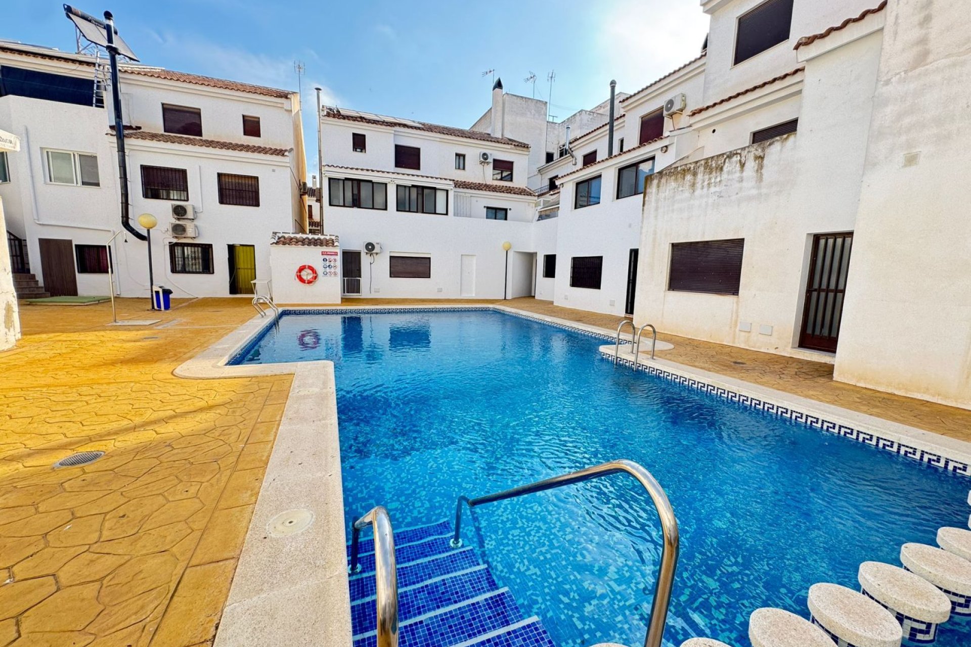 Resale - Townhouse -
San Miguel - San Miguel de Salinas