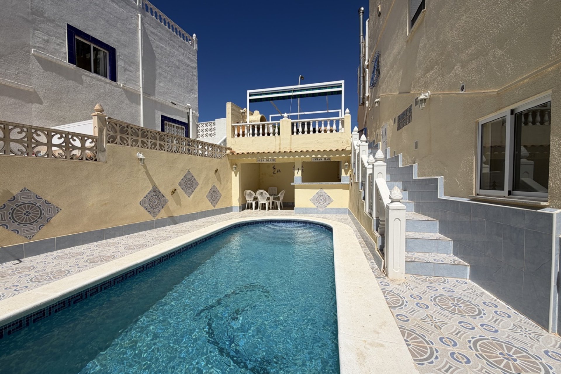 Resale - Townhouse -
San Miguel - San Miguel de Salinas