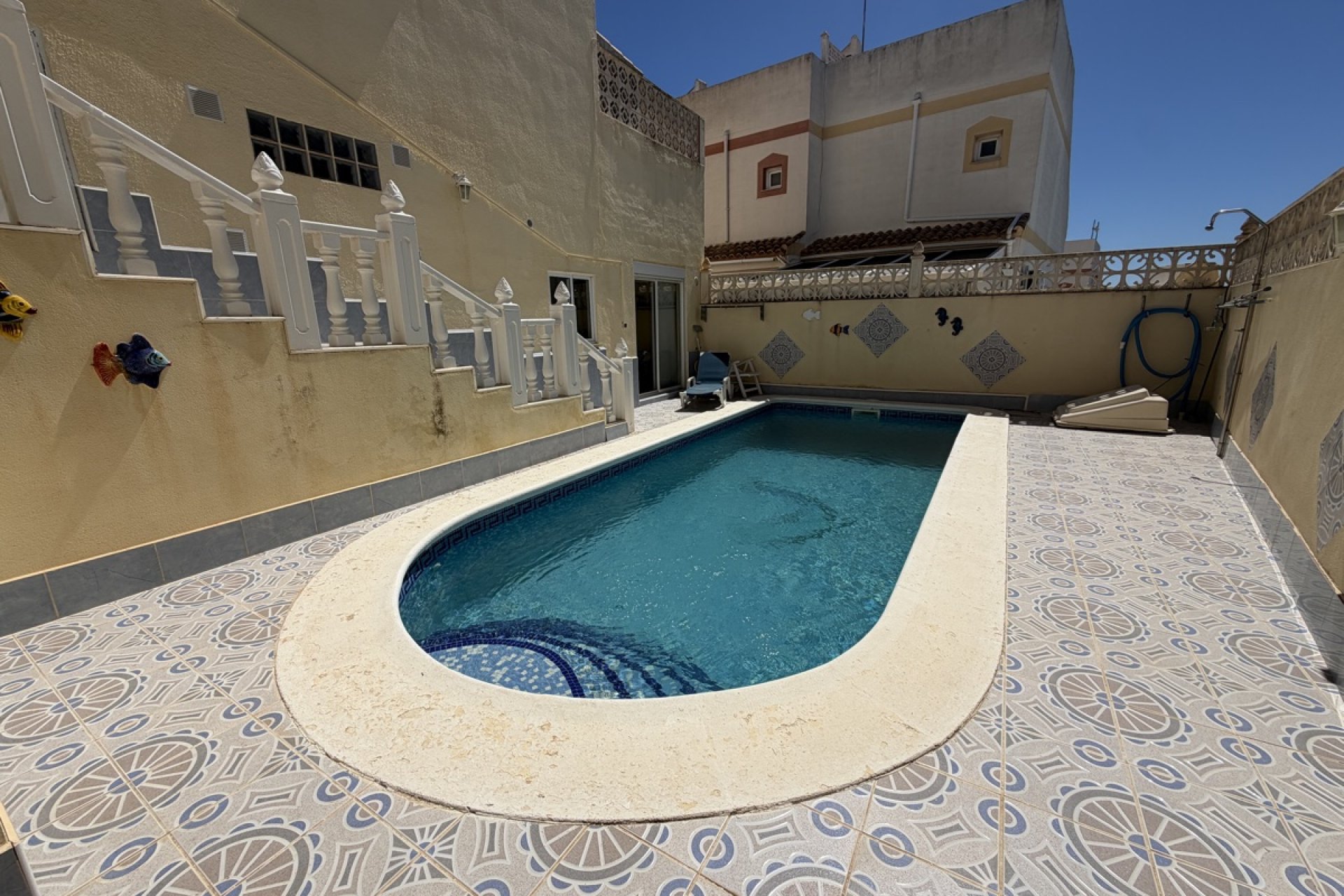 Resale - Townhouse -
San Miguel - San Miguel de Salinas