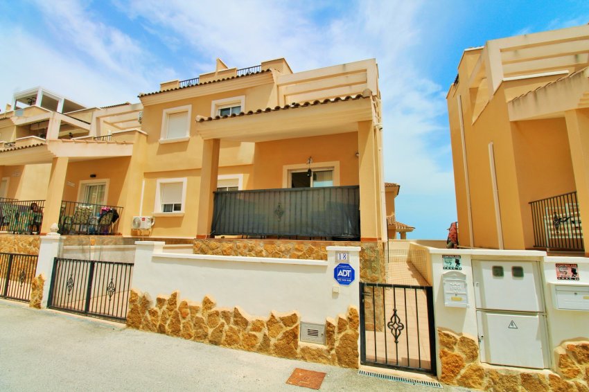 Resale - Townhouse -
San Miguel - San Miguel de Salinas