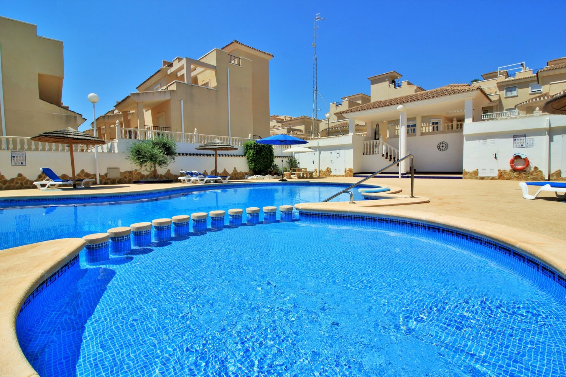 Resale - Townhouse -
San Miguel - San Miguel de Salinas