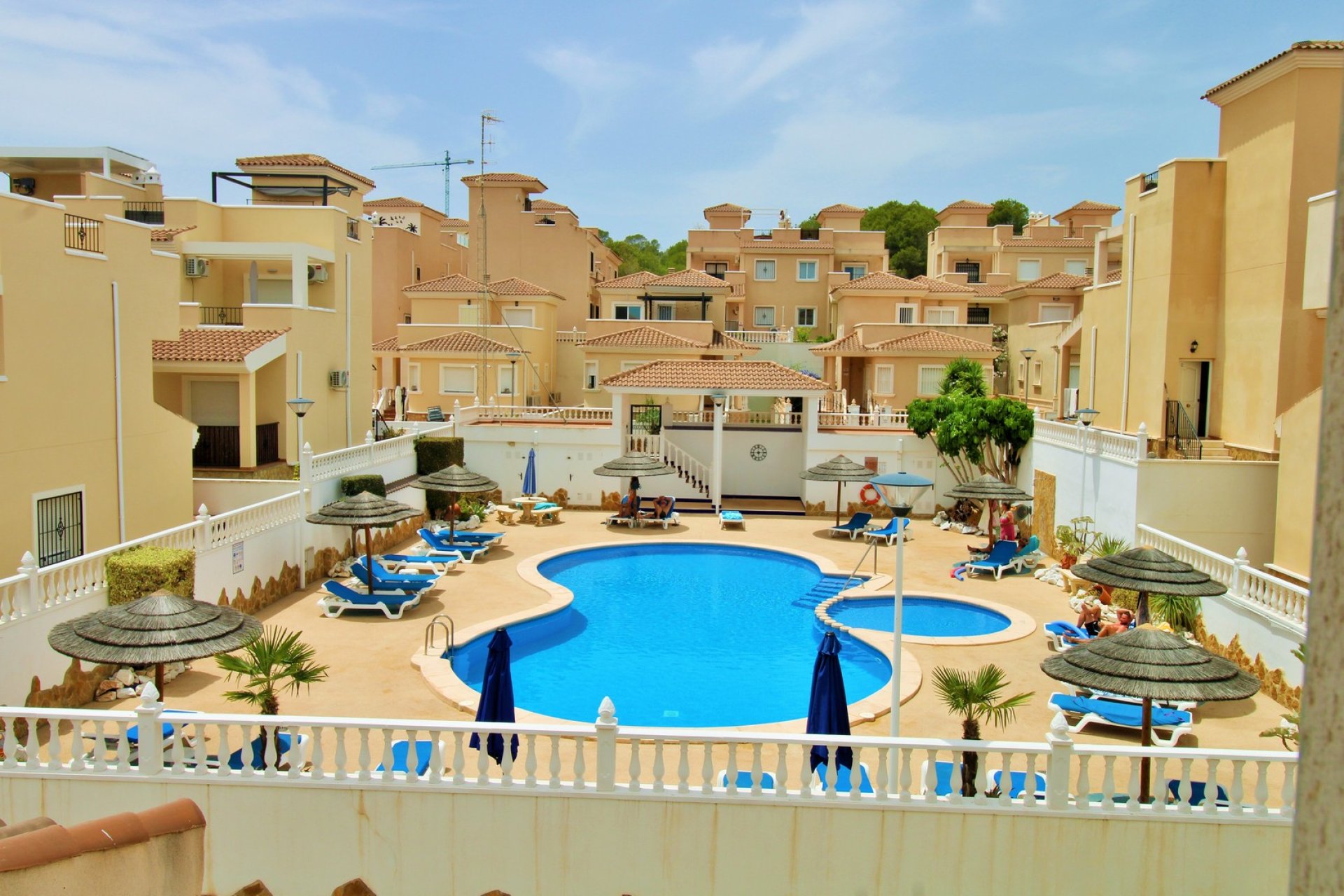 Resale - Townhouse -
San Miguel - San Miguel de Salinas