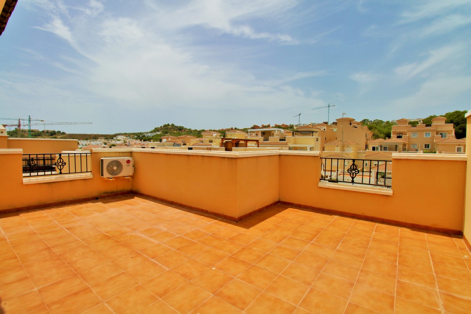 Resale - Townhouse -
San Miguel - San Miguel de Salinas