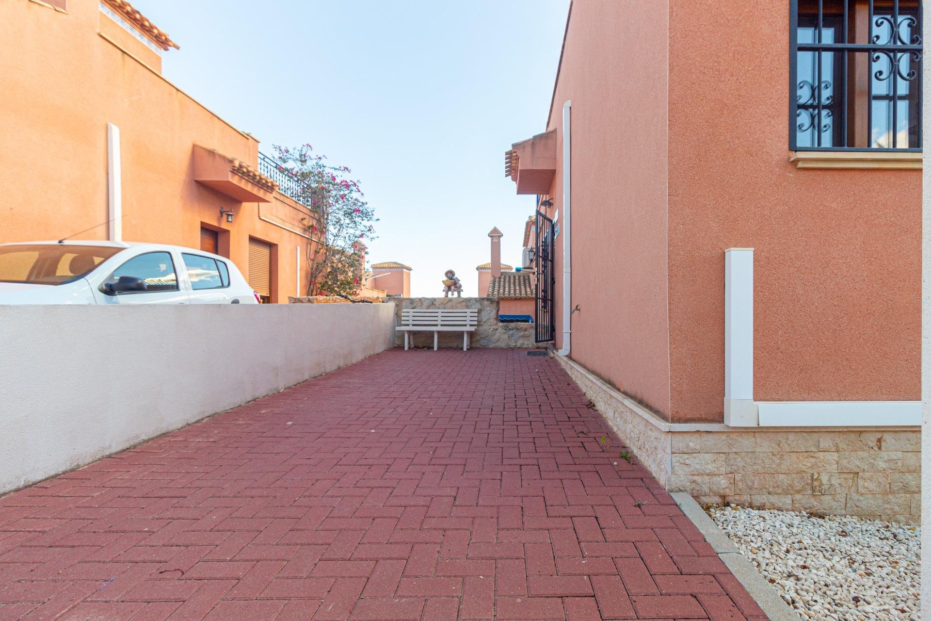 Resale - Townhouse -
San Miguel - San Miguel de Salinas