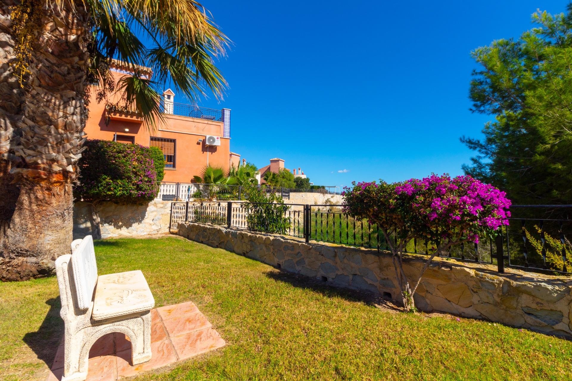 Resale - Townhouse -
San Miguel - San Miguel de Salinas