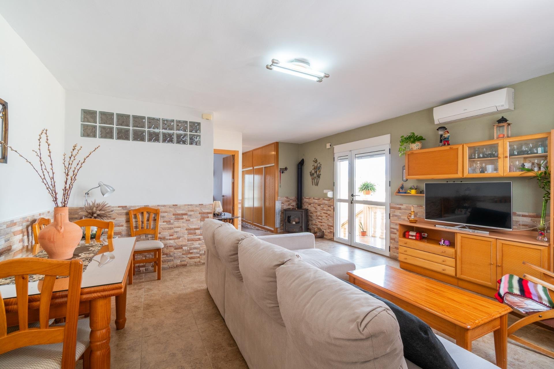 Resale - Townhouse -
San Miguel - Torremendo