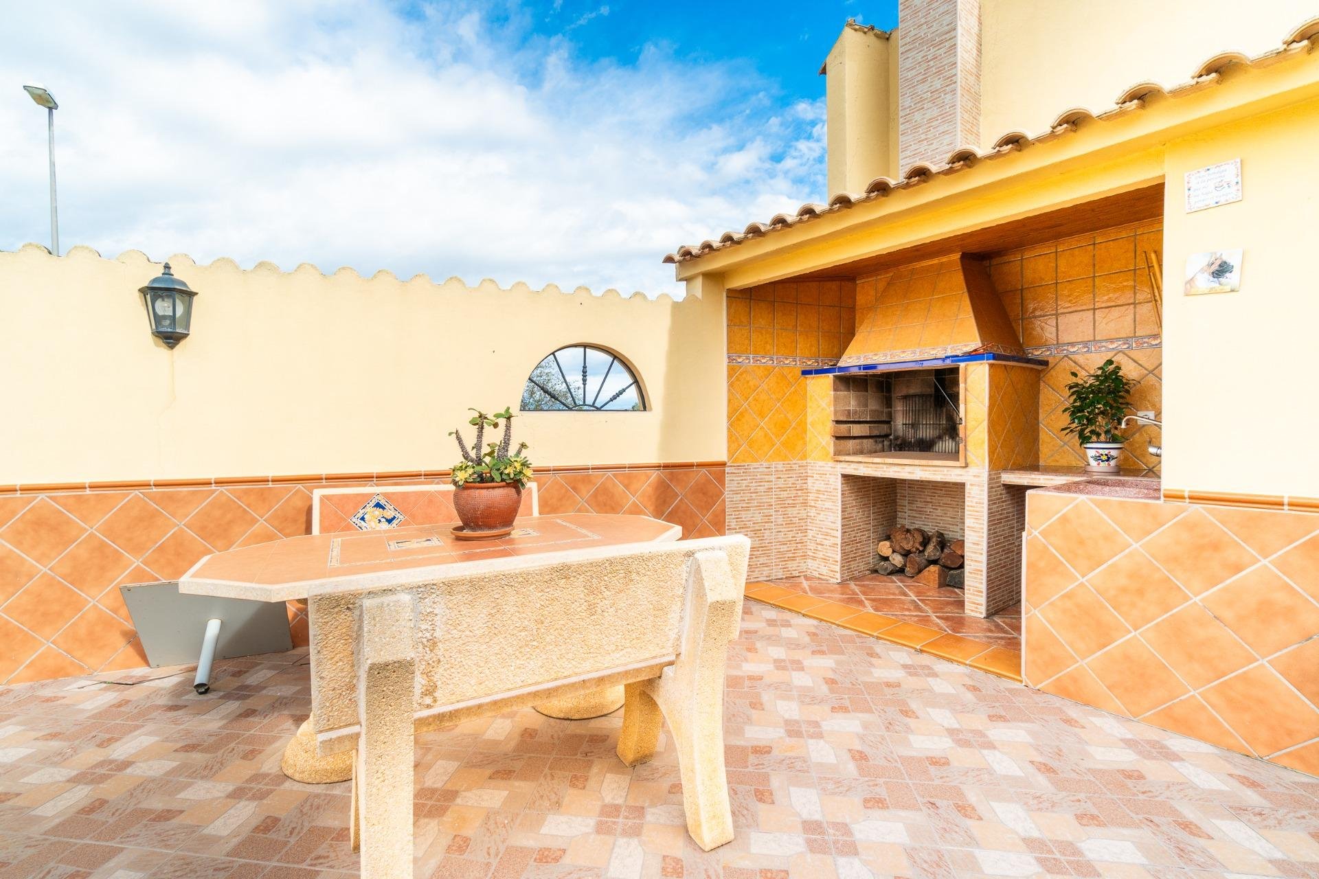 Resale - Townhouse -
San Miguel - Torremendo