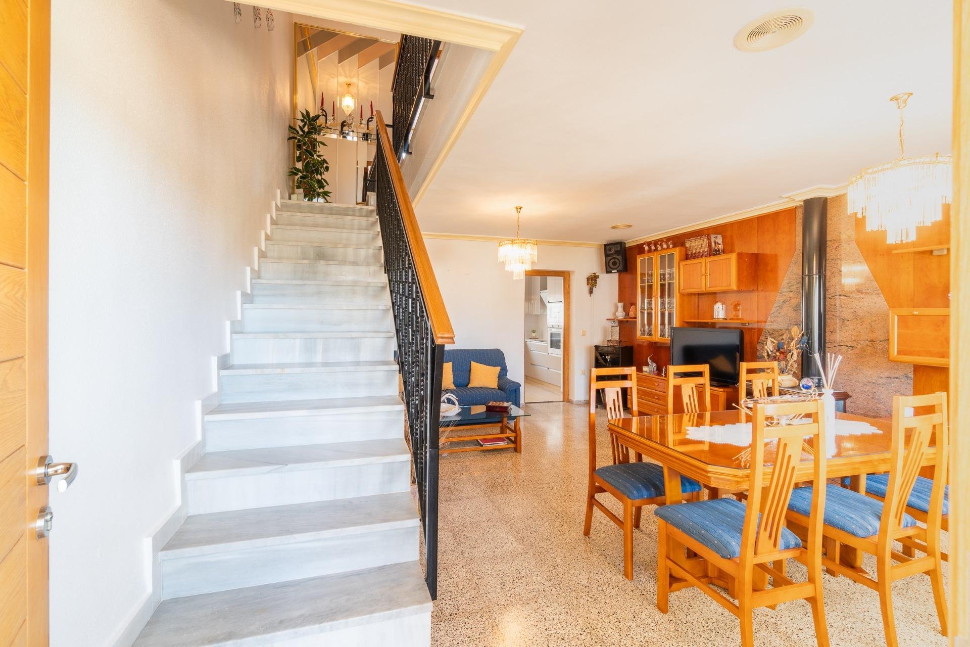 Resale - Townhouse -
San Miguel - Torremendo