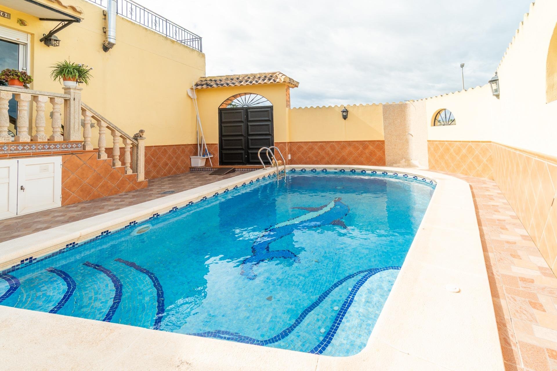 Resale - Townhouse -
San Miguel - Torremendo