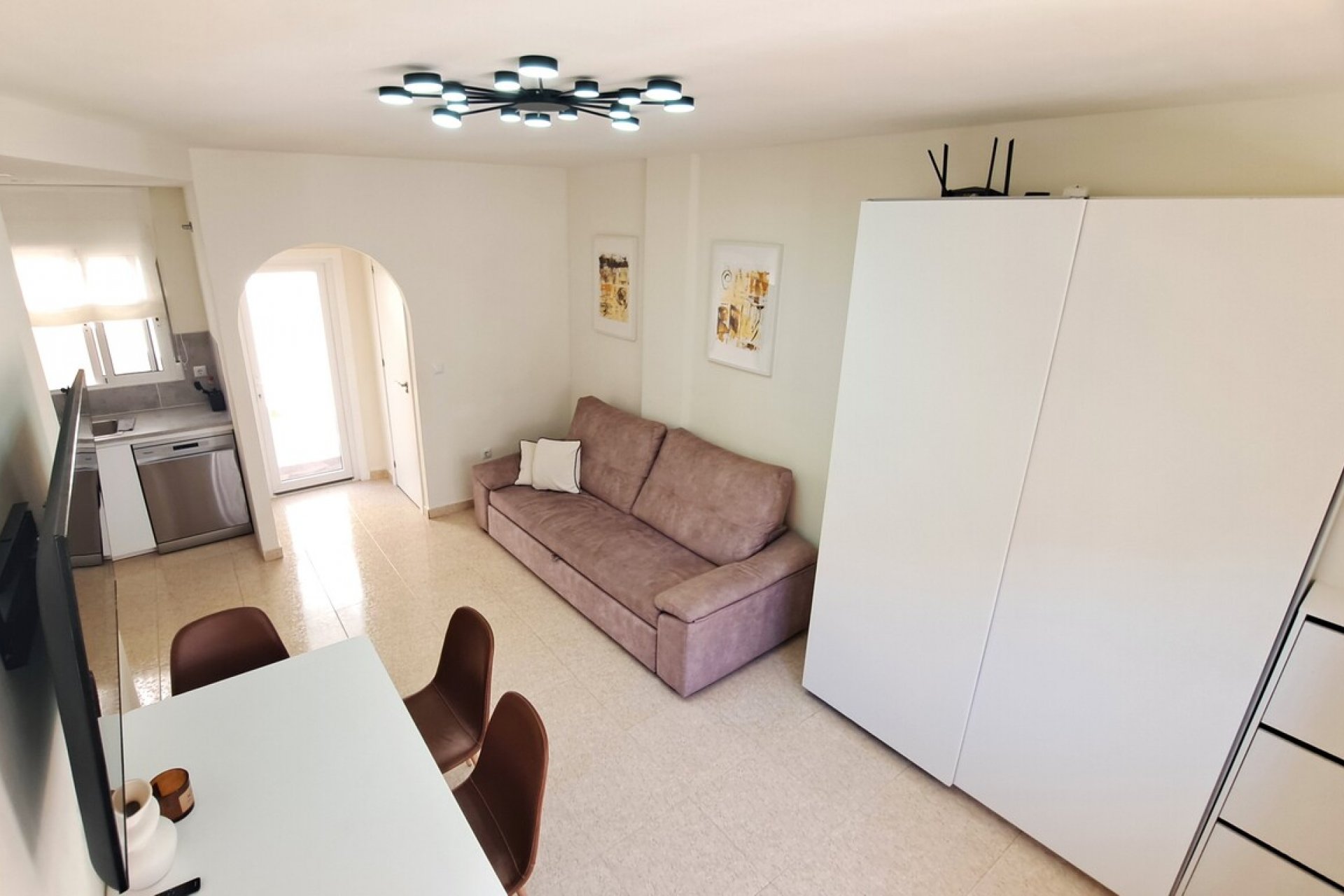 Resale - Townhouse -
Villamartin - Las Filipinas
