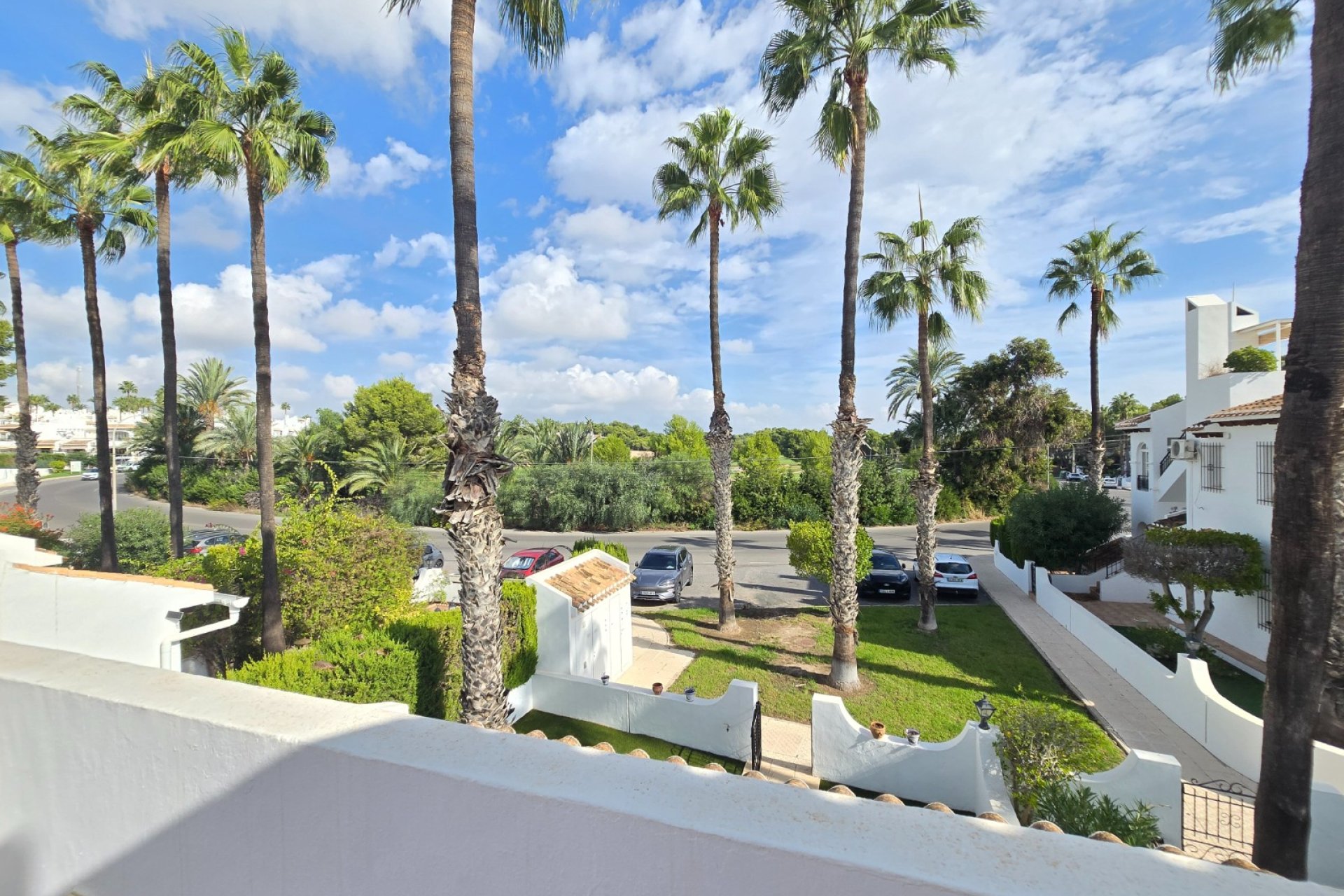 Resale - Townhouse * -
Villamartin * - Los Dolses *