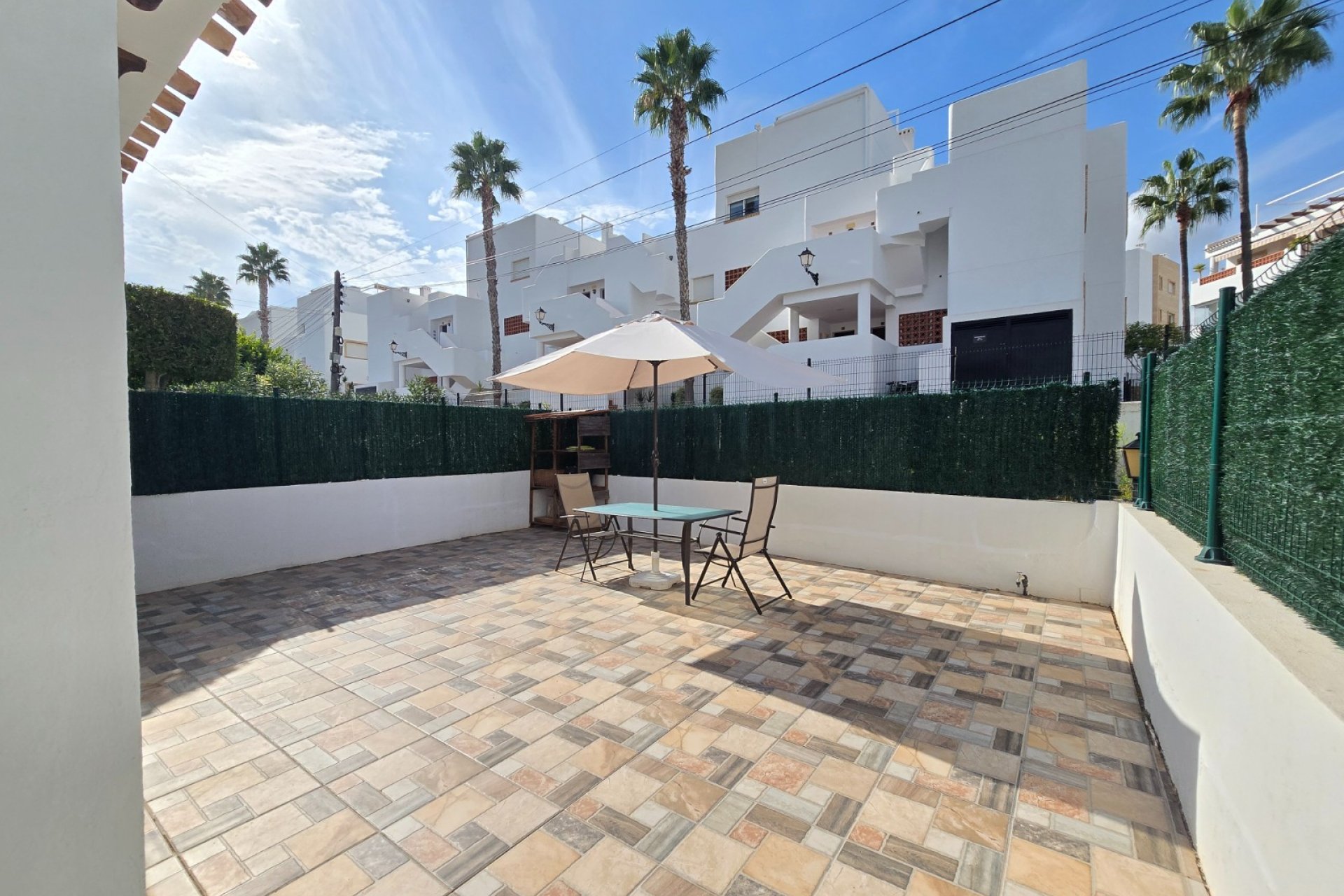 Resale - Townhouse * -
Villamartin * - Los Dolses *