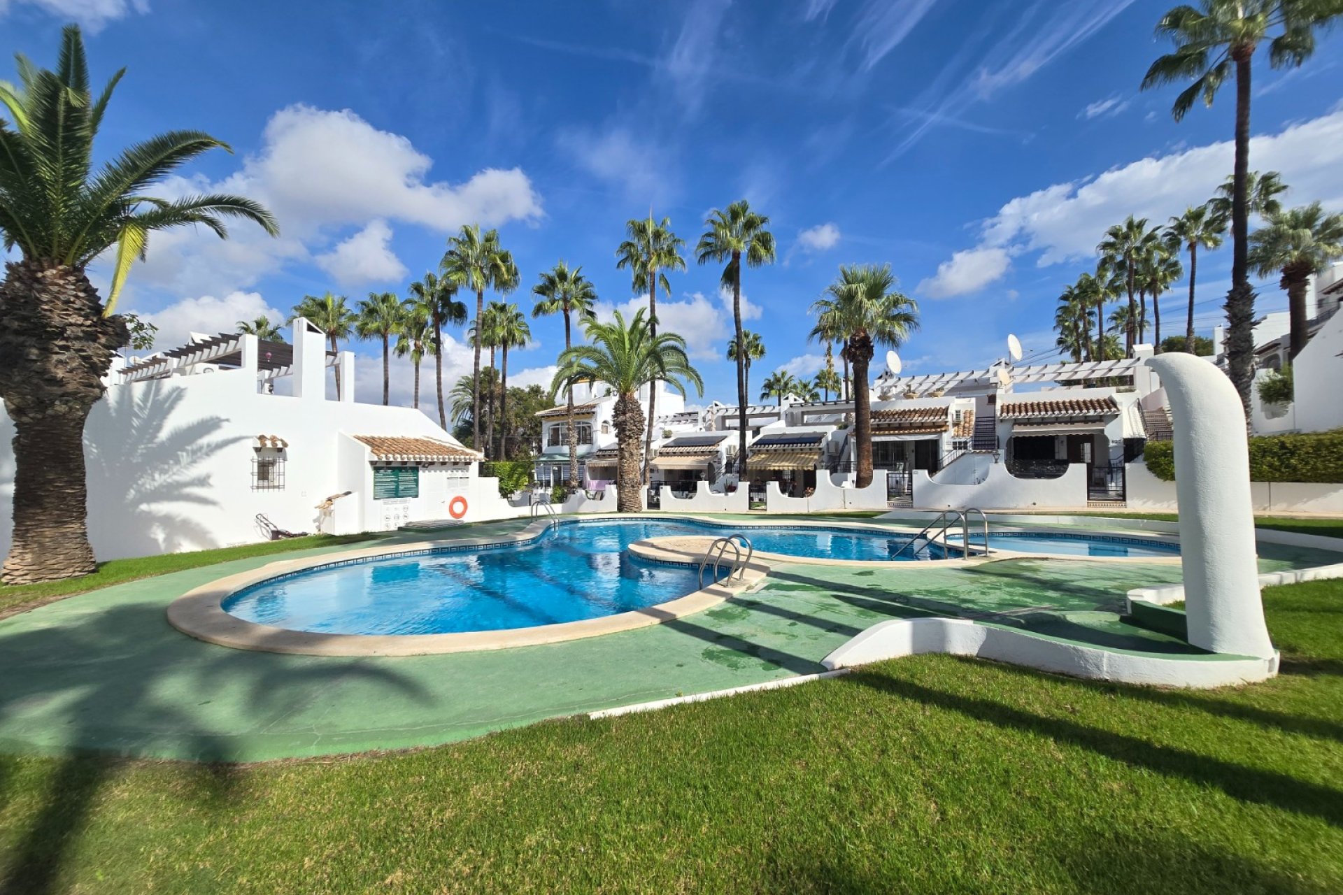 Resale - Townhouse * -
Villamartin * - Los Dolses *