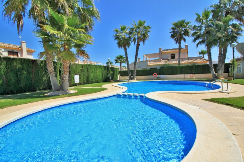 Resale - Townhouse -
Villamartin - PAU 8