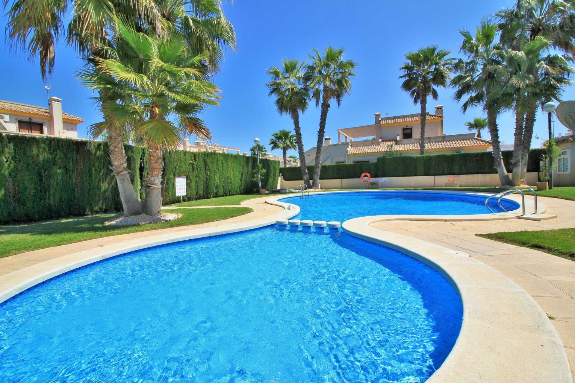 Resale - Townhouse -
Villamartin - PAU 8