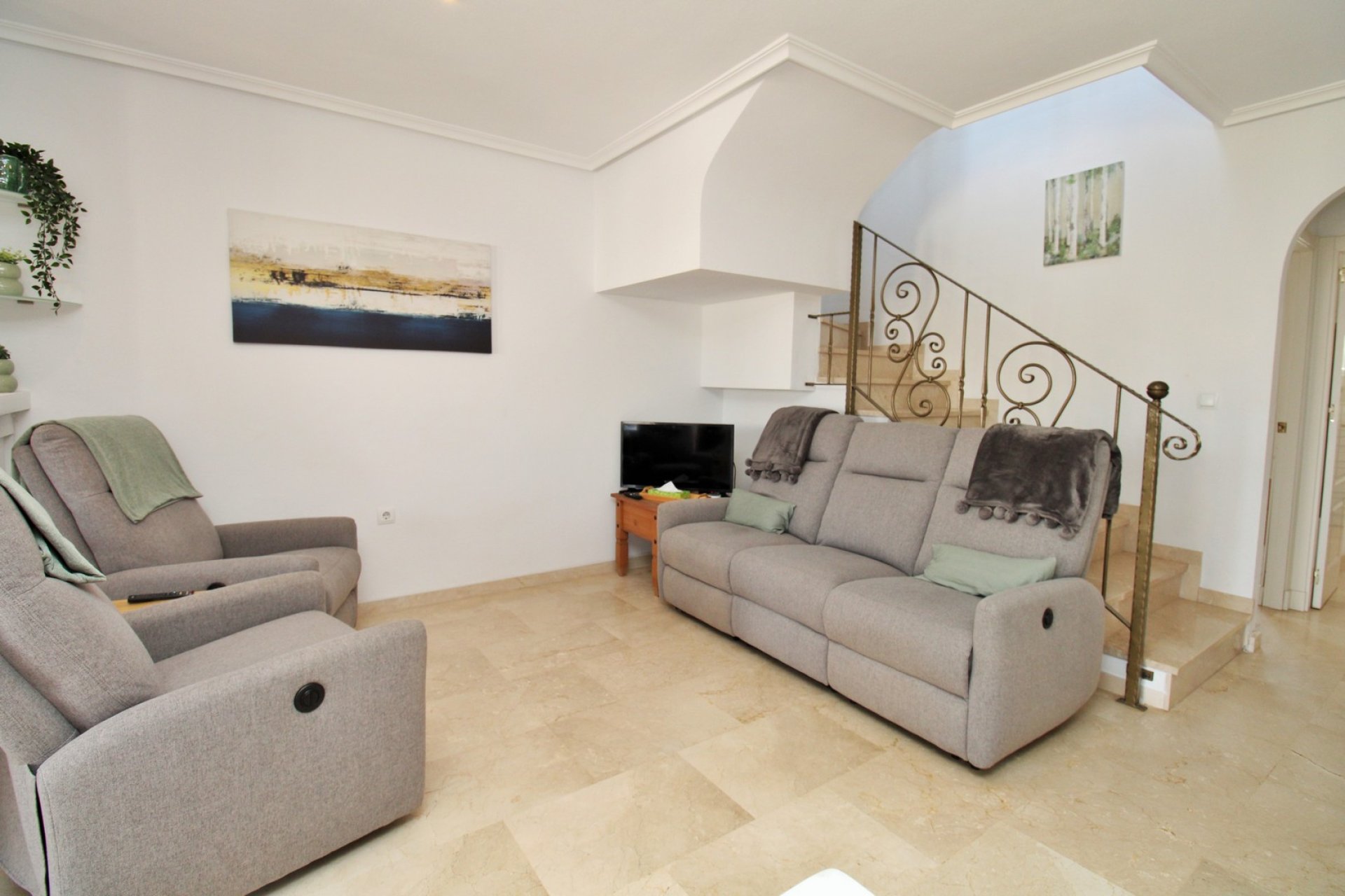 Resale - Townhouse -
Villamartin - PAU 8