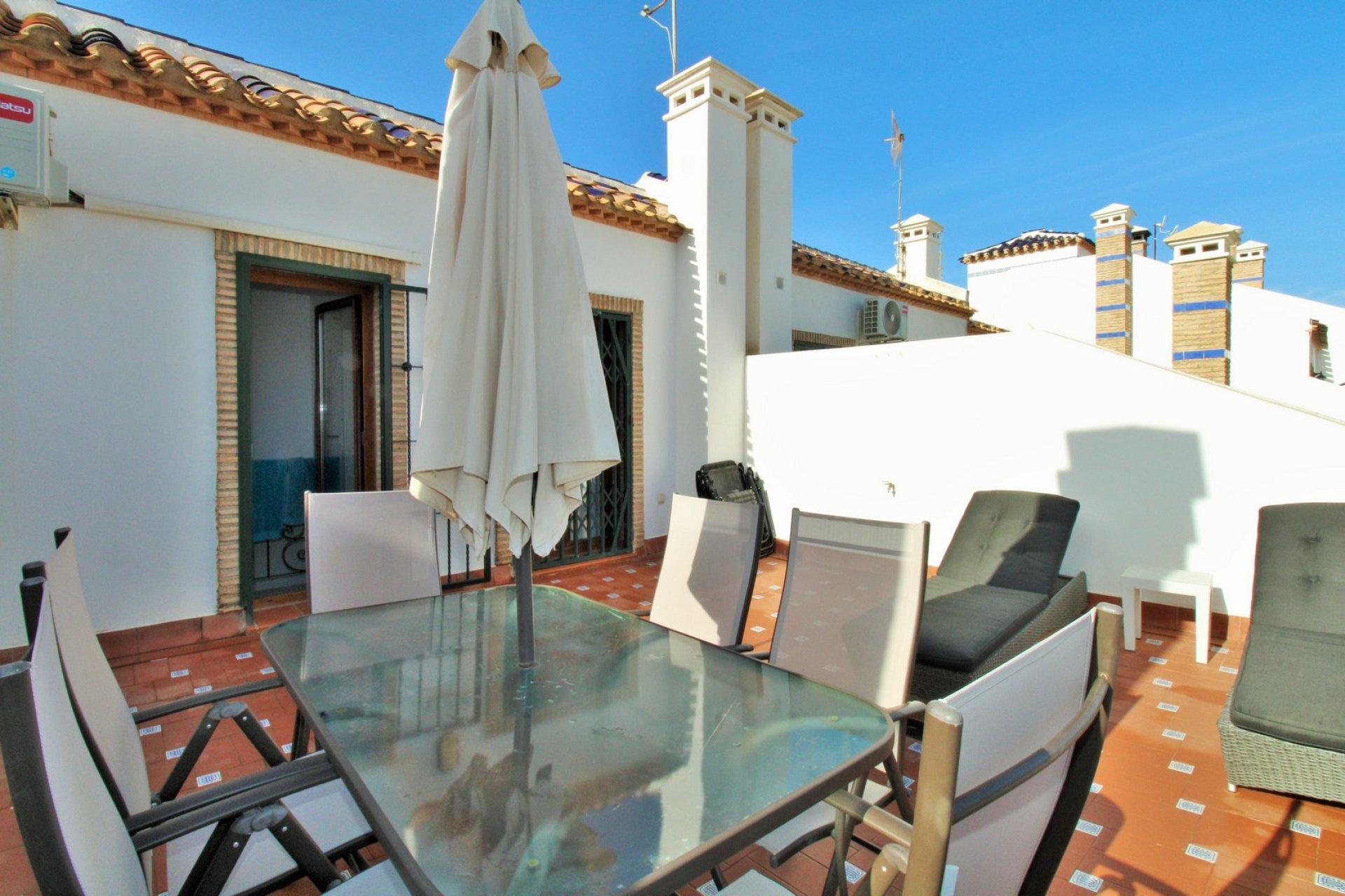 Resale - Townhouse -
Villamartin - PAU 8