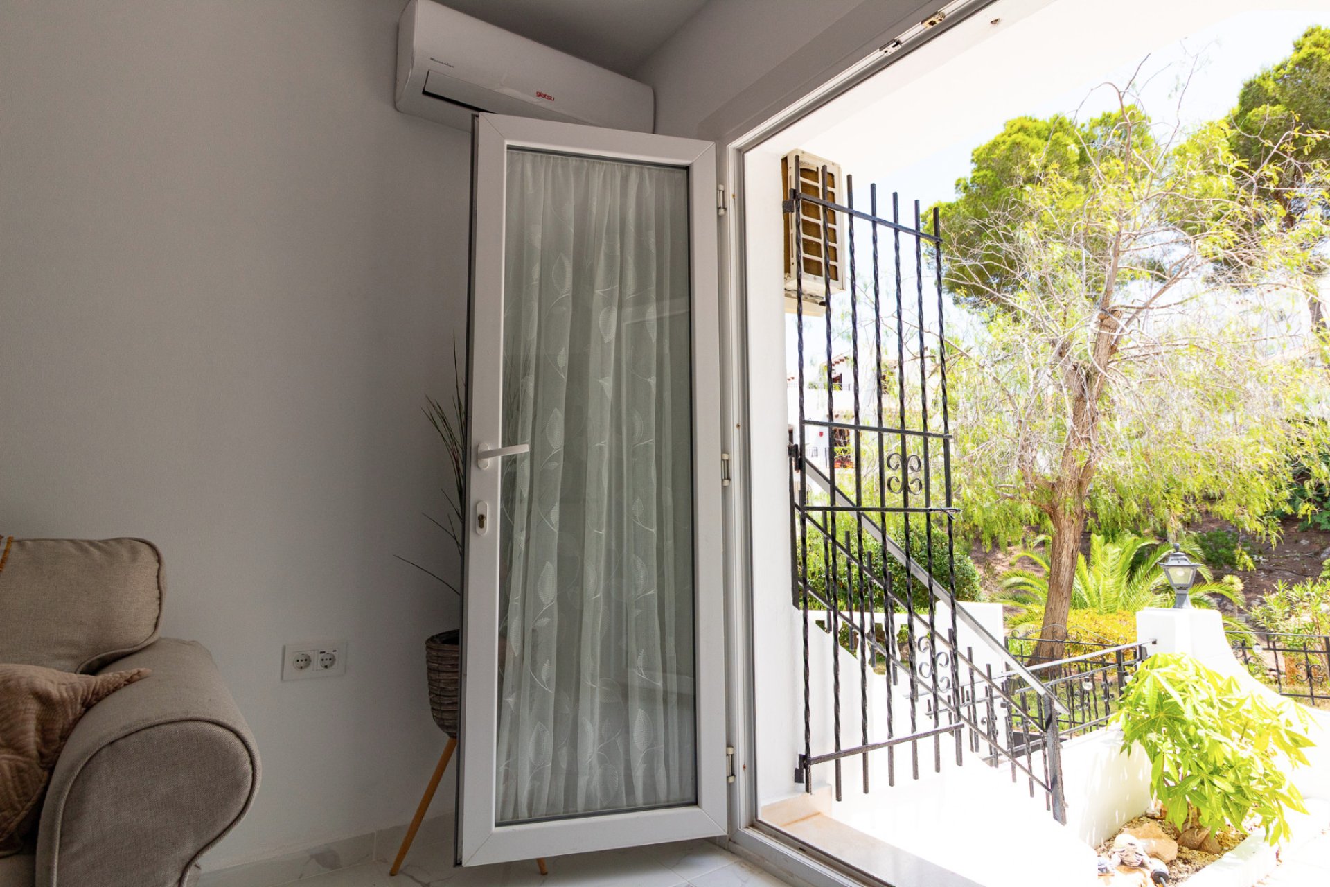 Resale - Townhouse -
Villamartin - Verdemar
