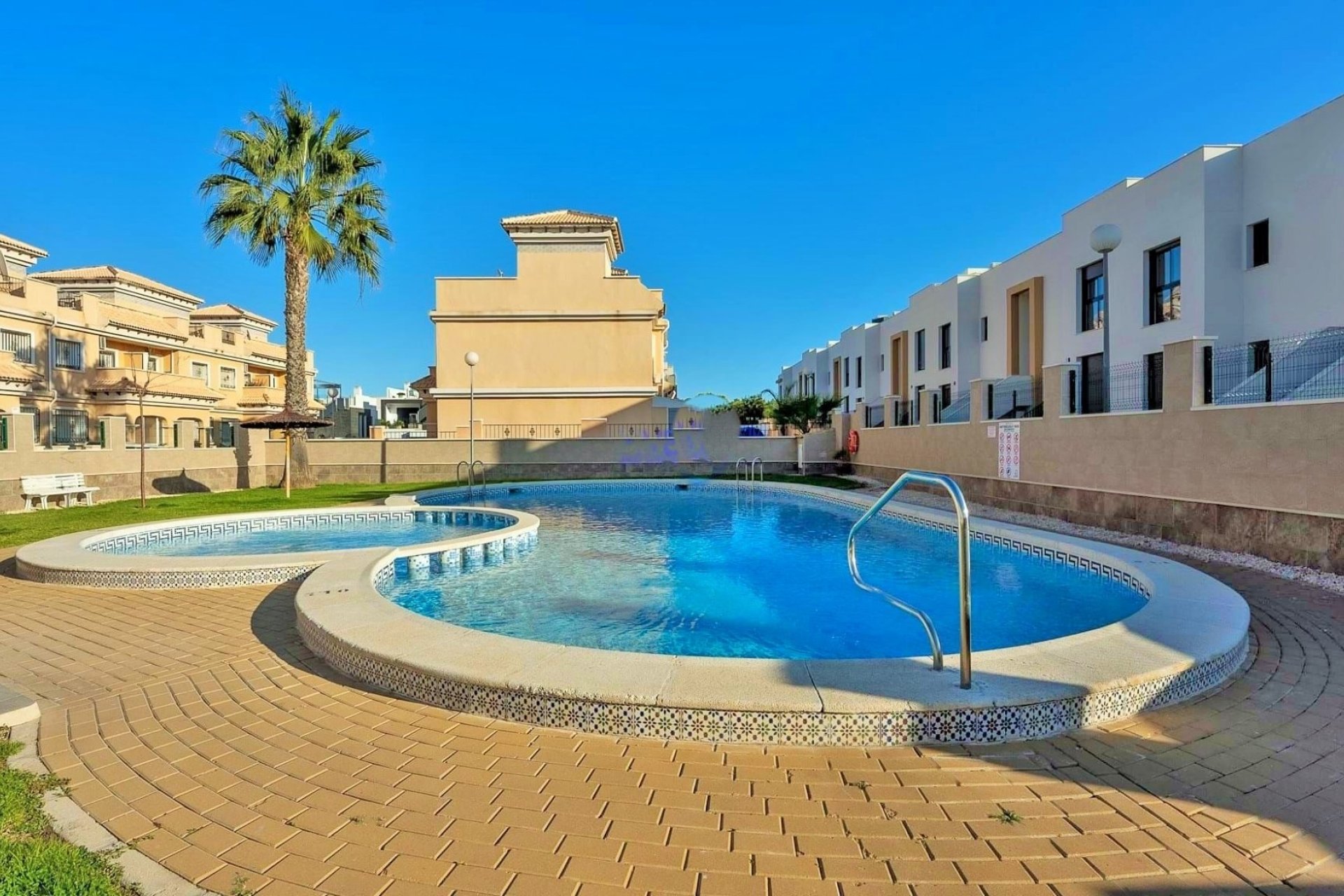 Resale - Townhouse -
Villamartin - Villamartín