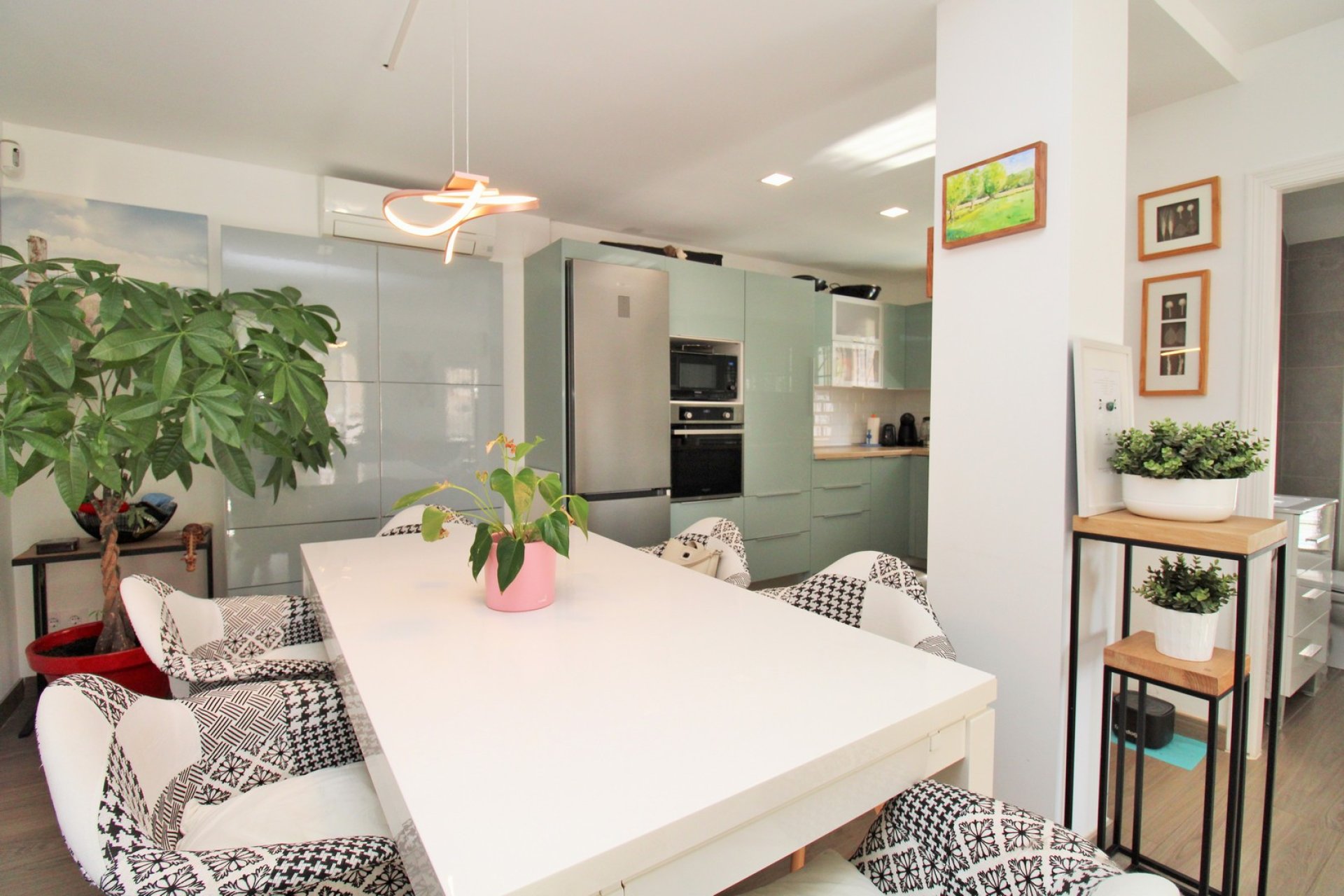 Resale - Townhouse -
Villamartin - Villamartín