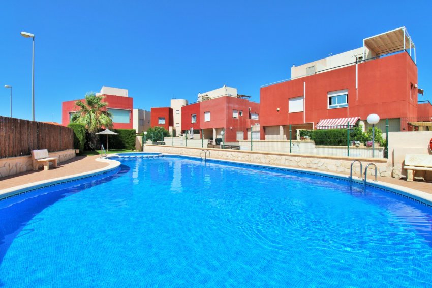 Resale - Townhouse -
Villamartin - Villamartín