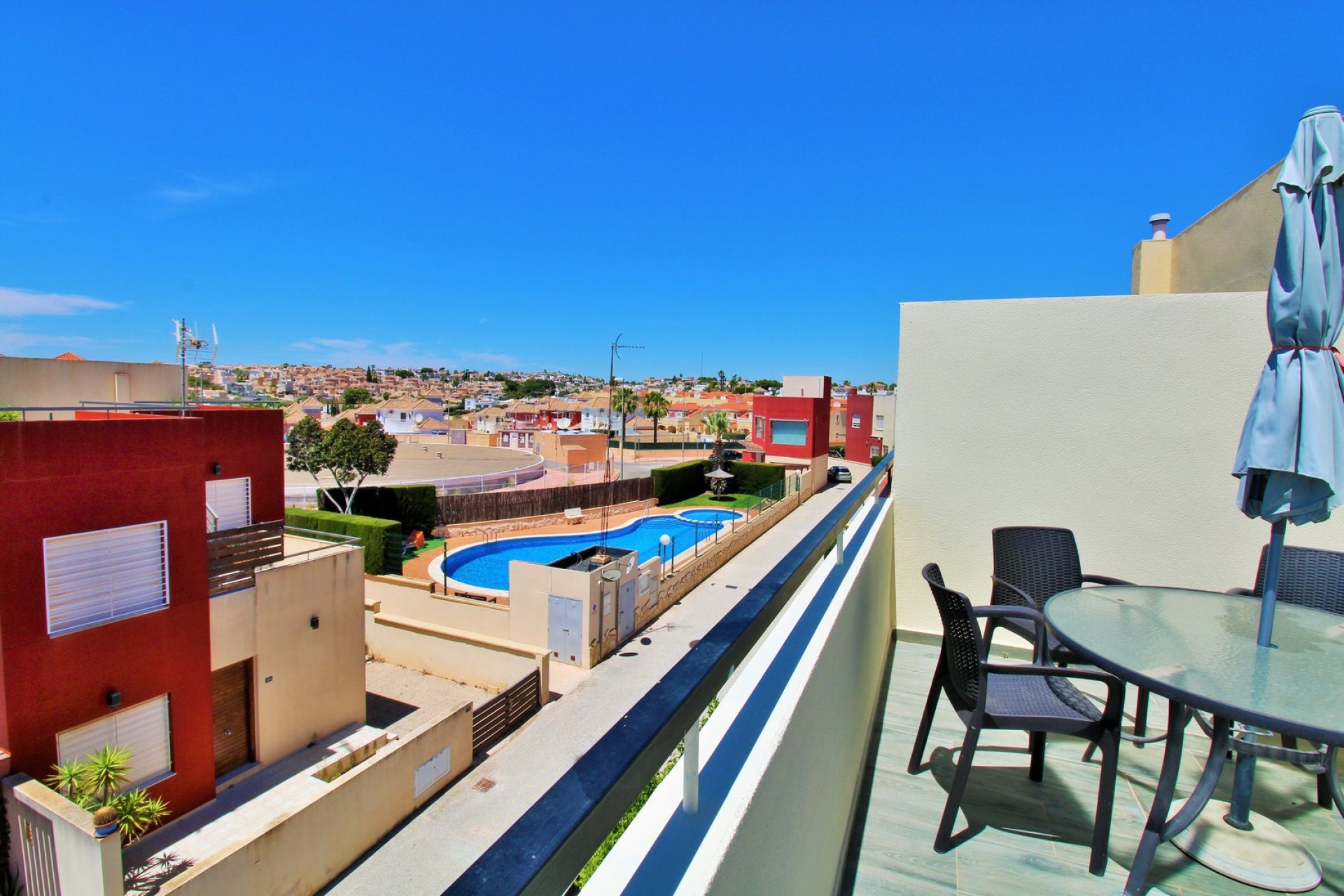 Resale - Townhouse -
Villamartin - Villamartín