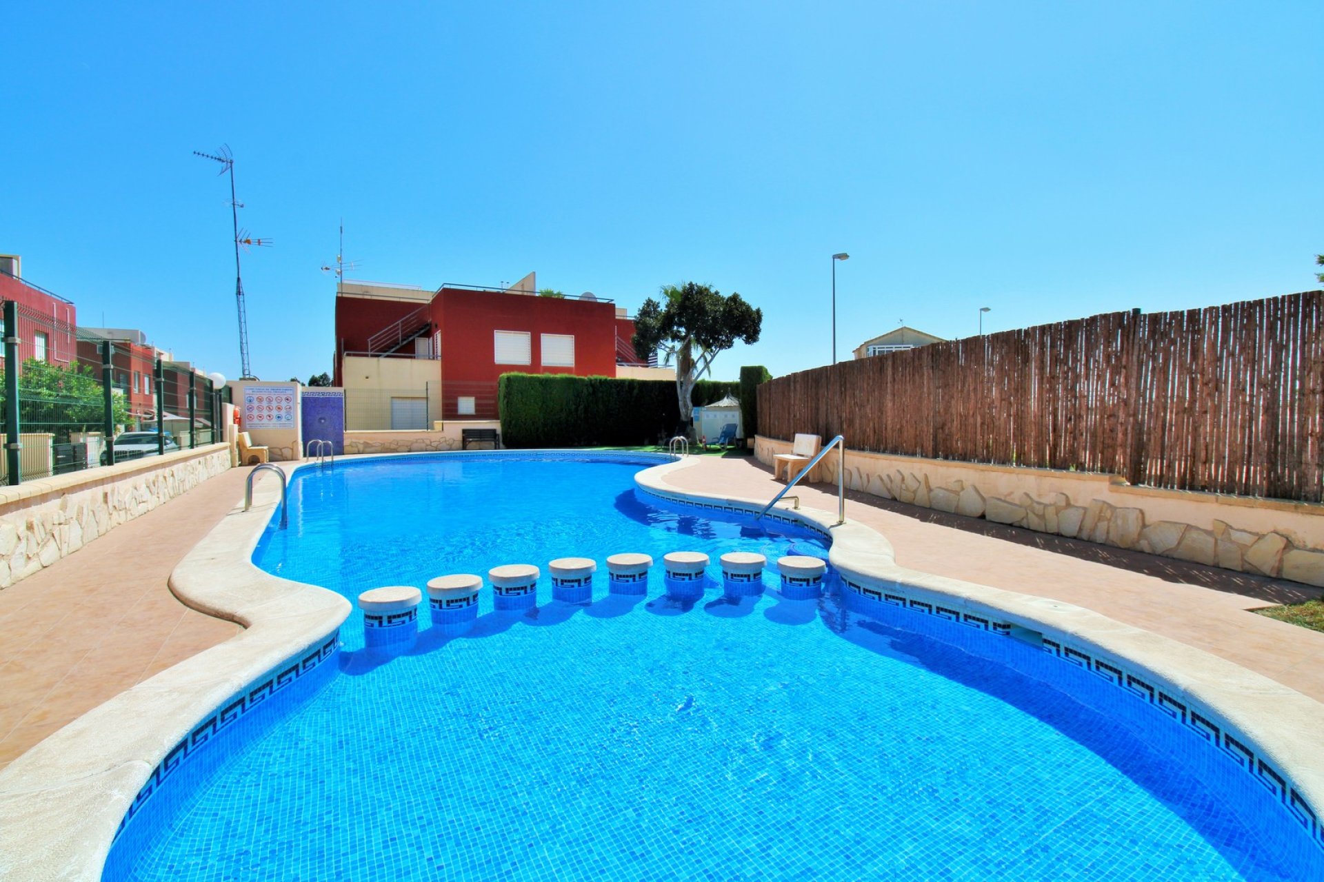Resale - Townhouse -
Villamartin - Villamartín