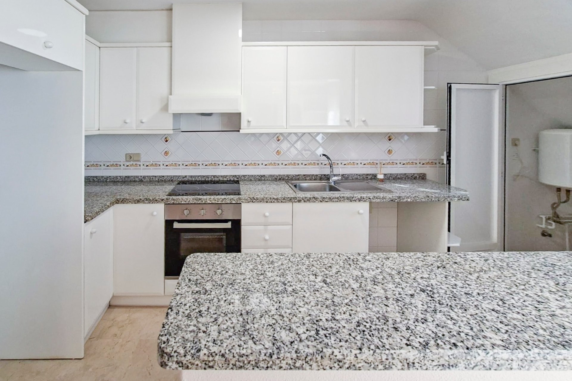 Resale - Townhouse -
Villamartin - Villamartín