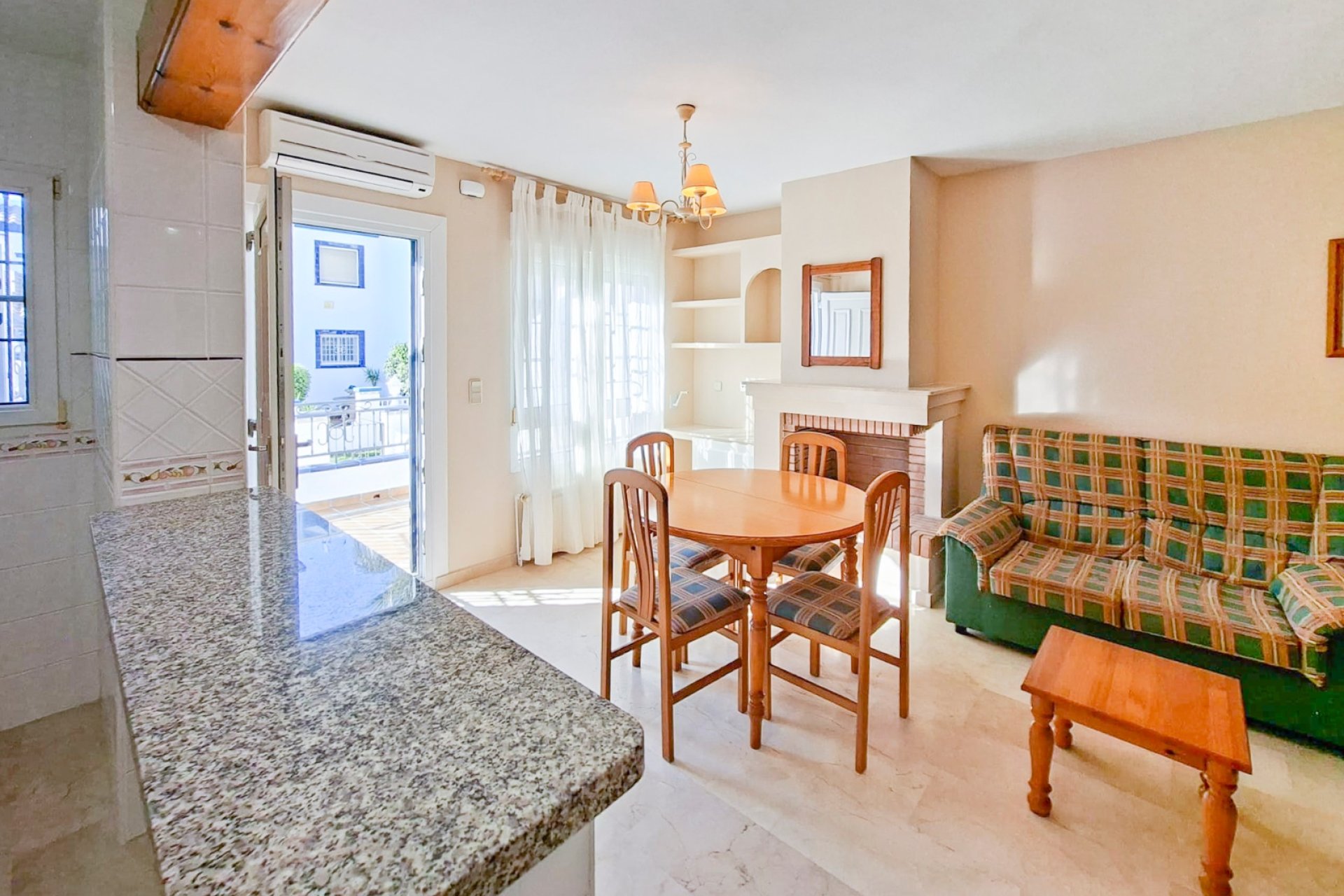 Resale - Townhouse -
Villamartin - Villamartín