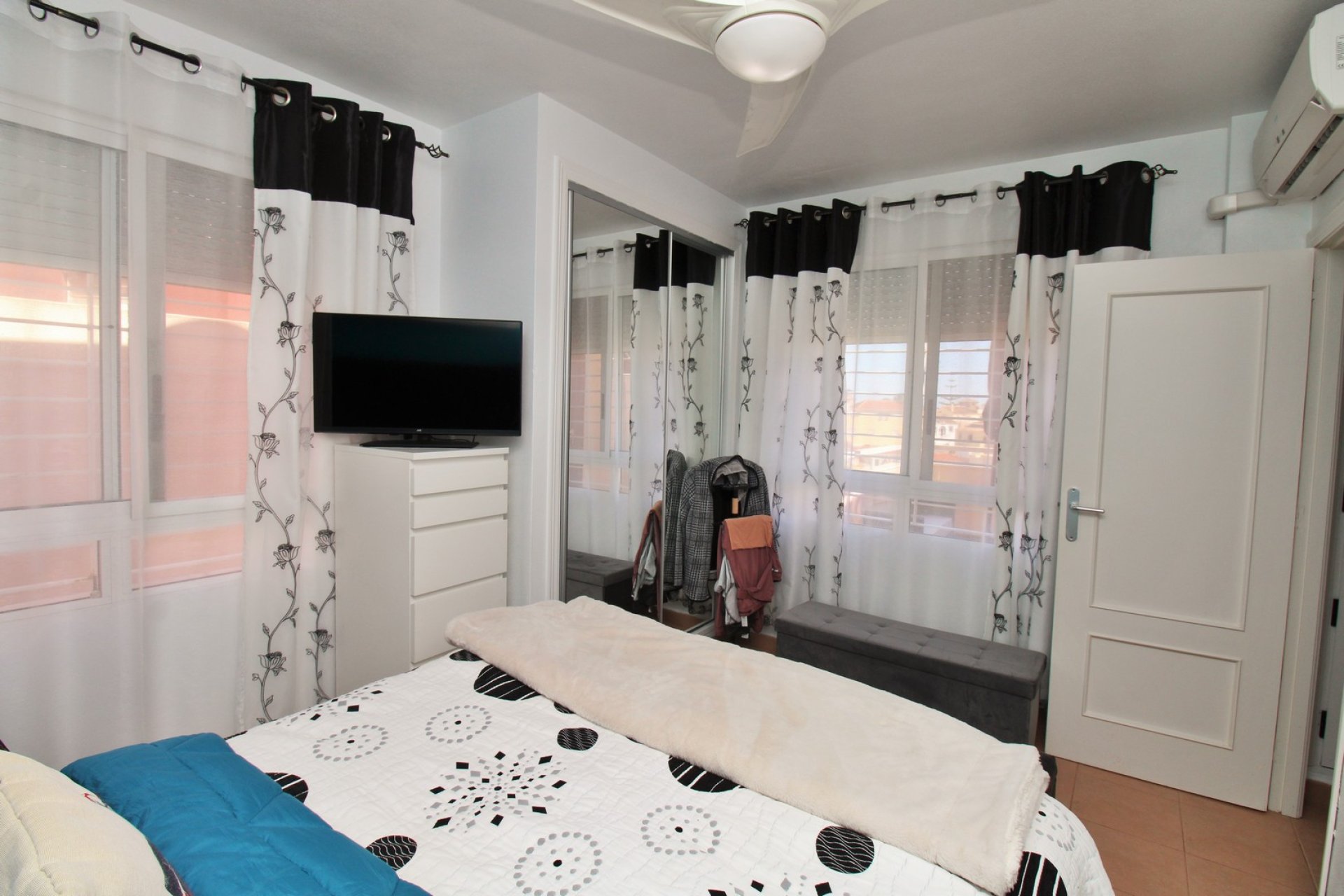Resale - Townhouse -
Villamartin - Villamartín