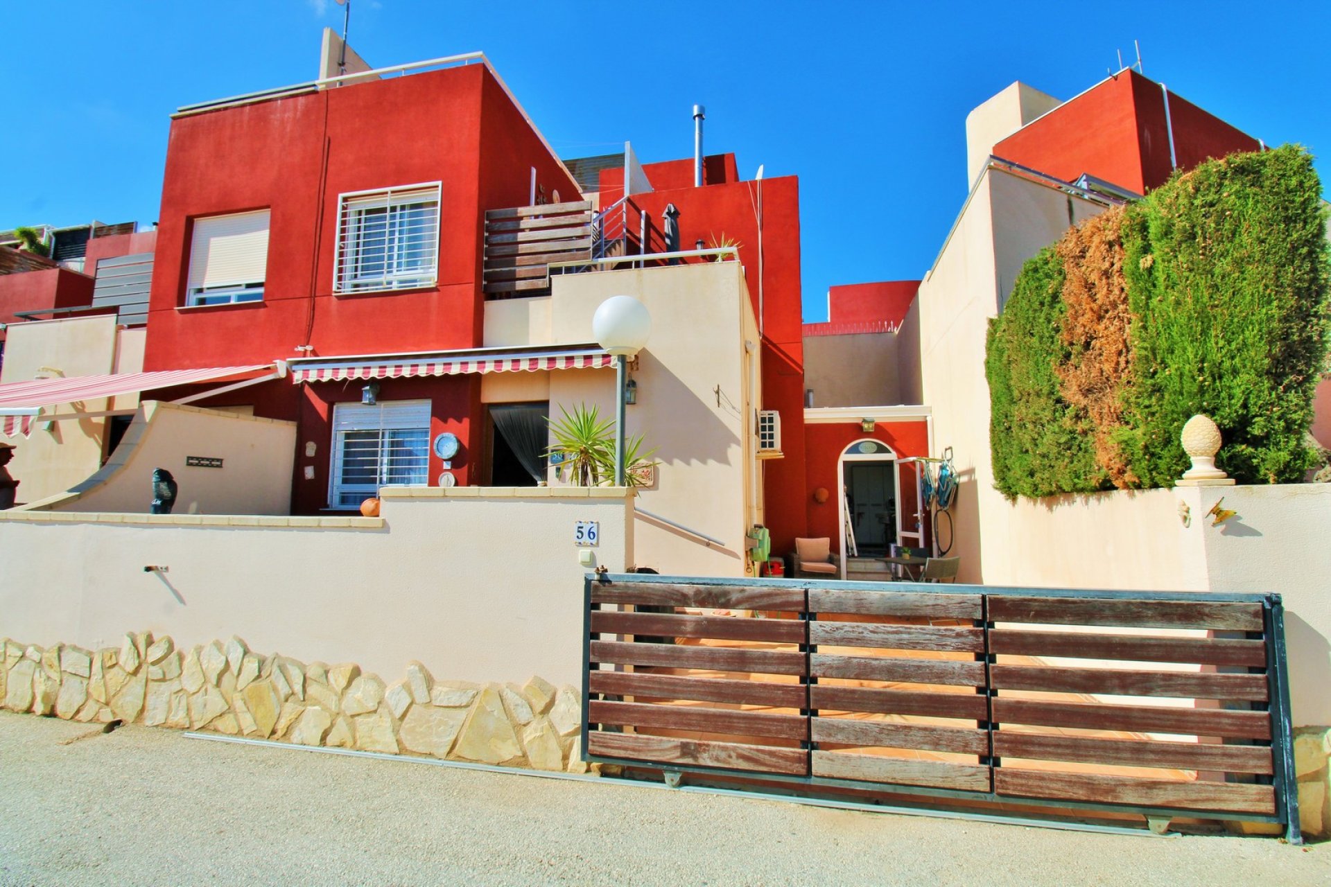 Resale - Townhouse -
Villamartin - Villamartín