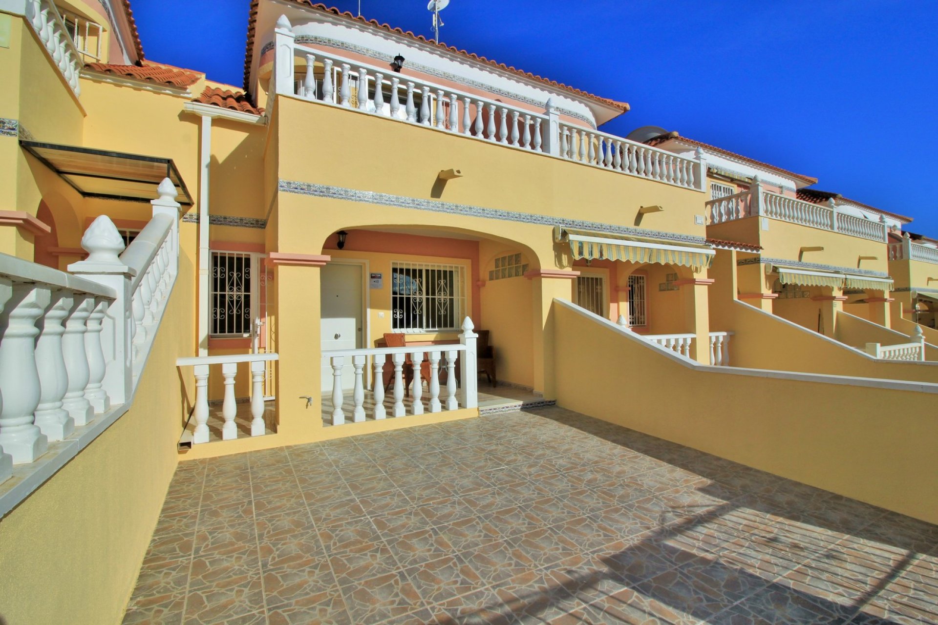 Resale - Townhouse -
Villamartin - Villamartín