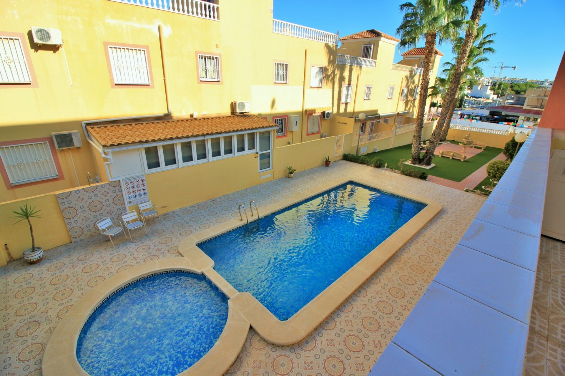 Resale - Townhouse -
Villamartin - Villamartín