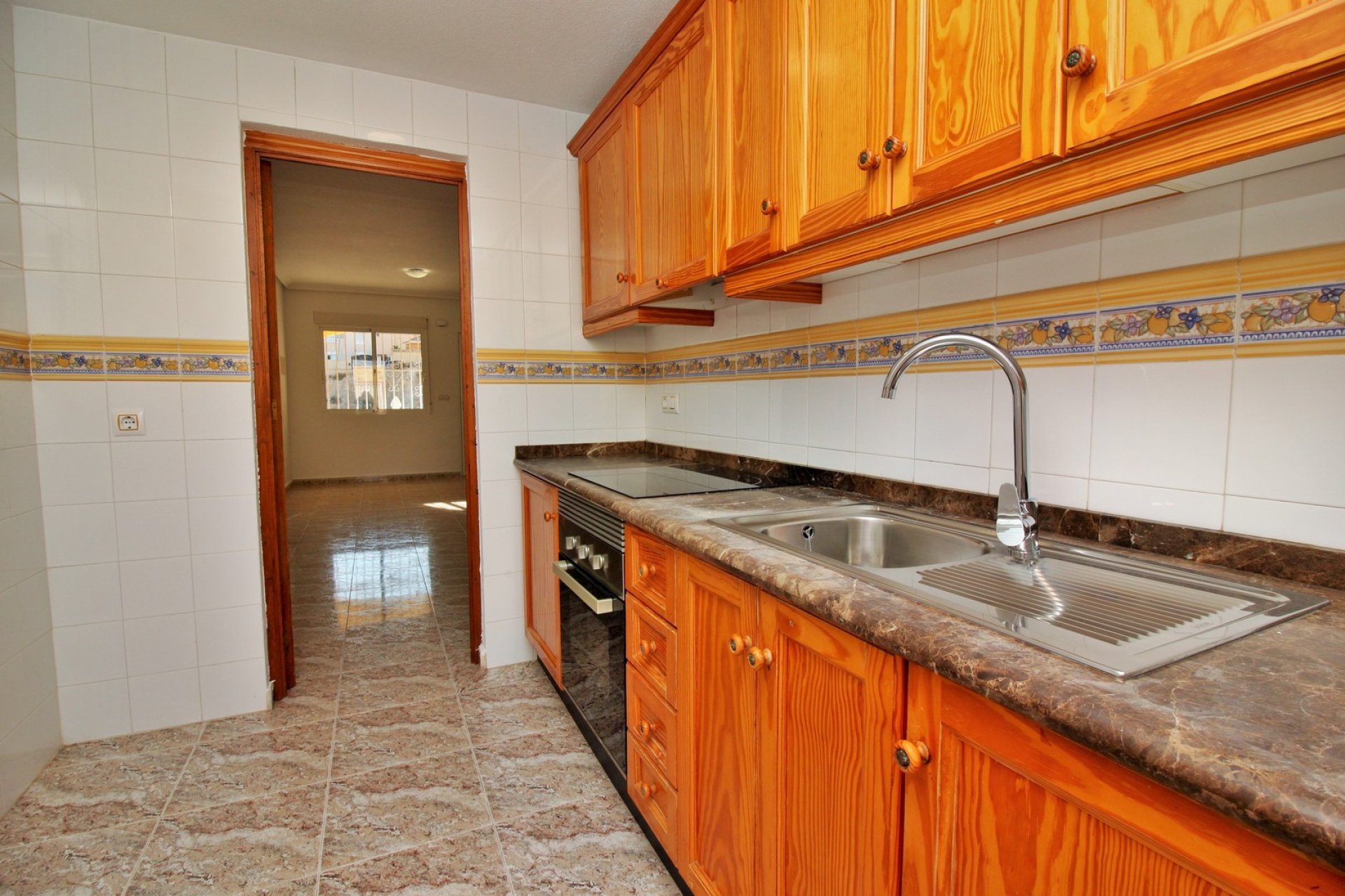 Resale - Townhouse -
Villamartin - Villamartín