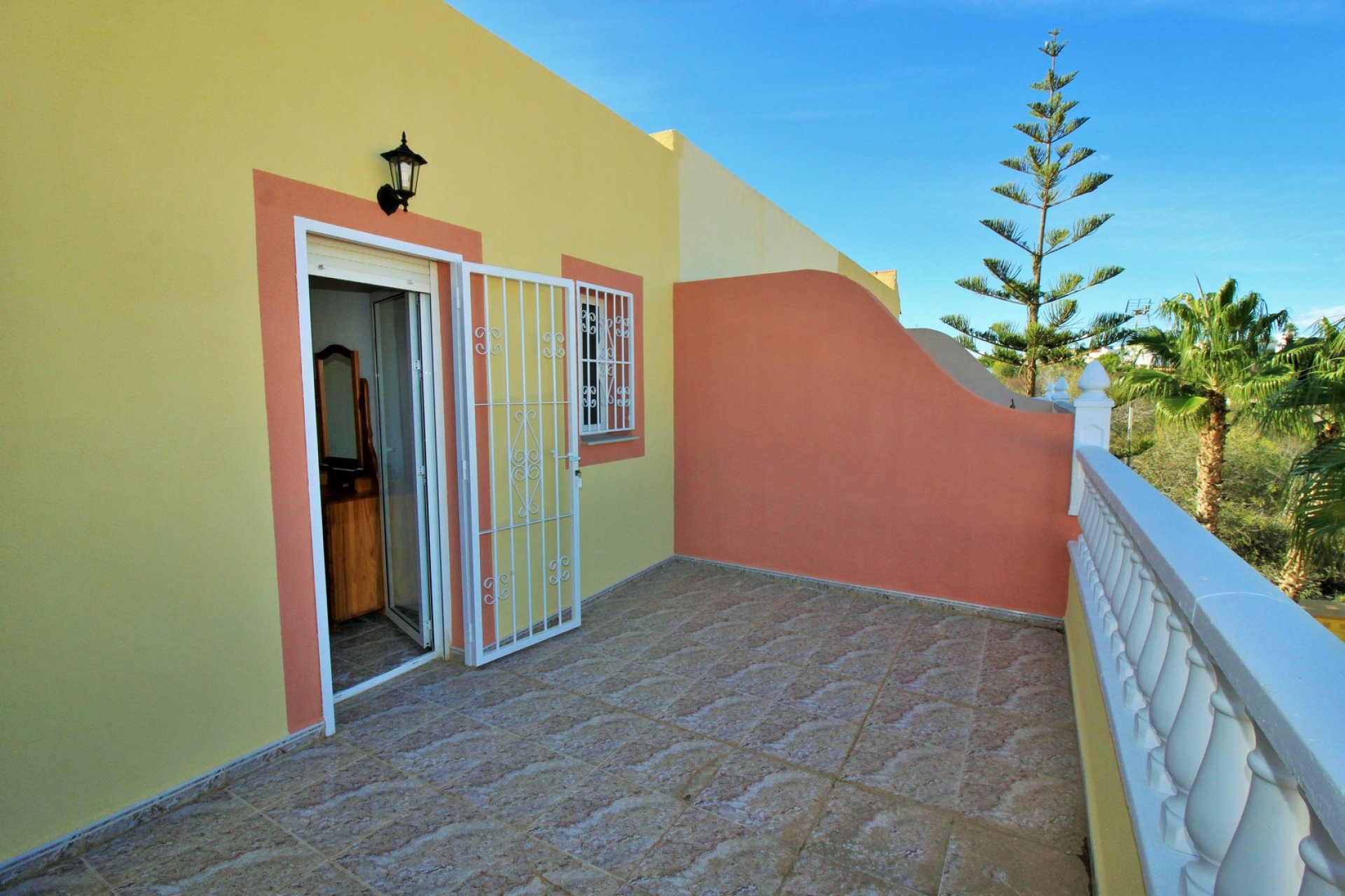 Resale - Townhouse -
Villamartin - Villamartín