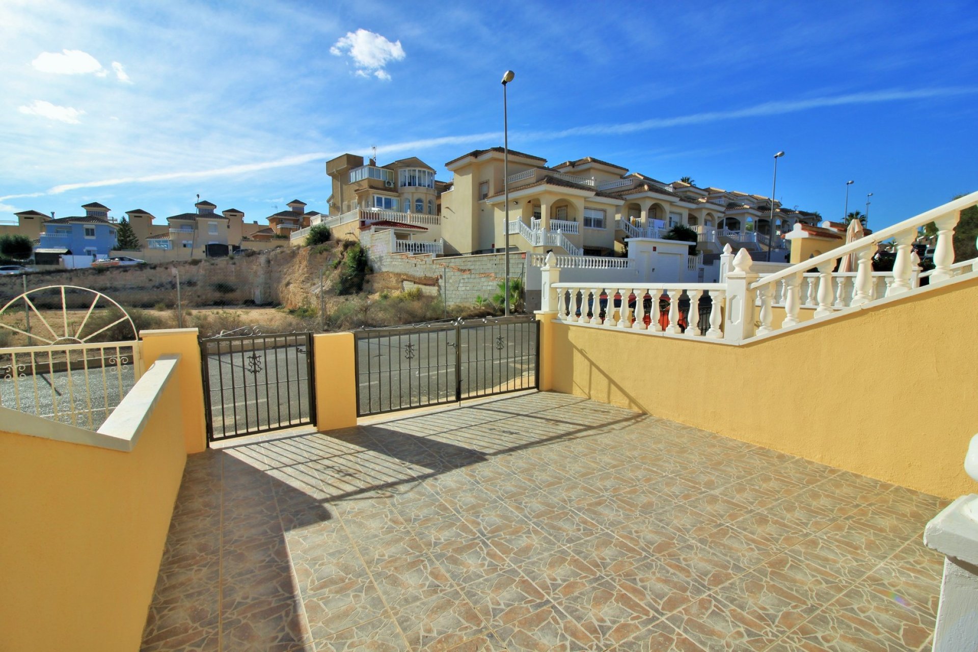 Resale - Townhouse -
Villamartin - Villamartín