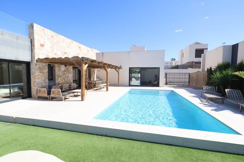 Resale - Villa -
Algorfa - Comunidad Valenciana