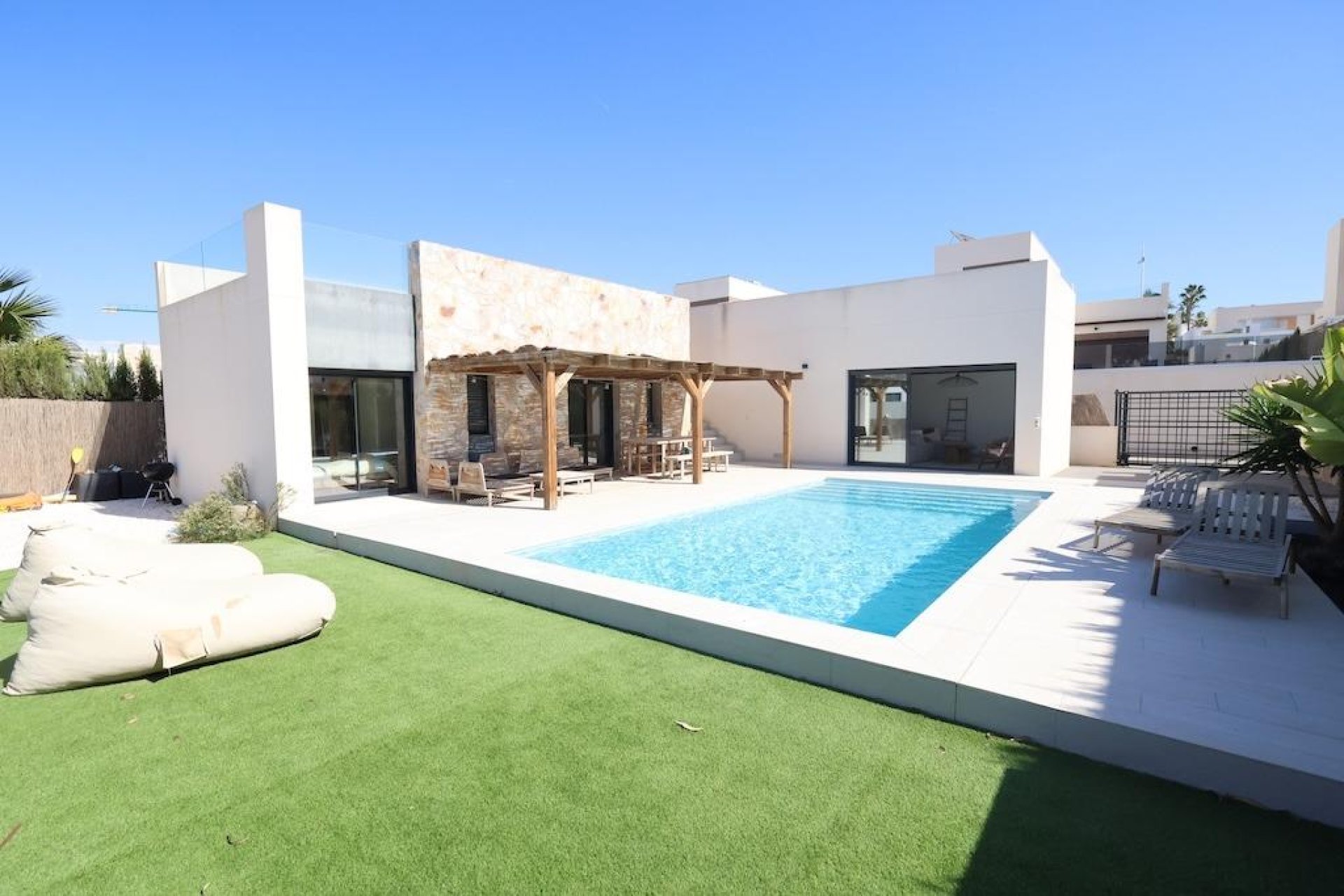 Resale - Villa -
Algorfa - Comunidad Valenciana