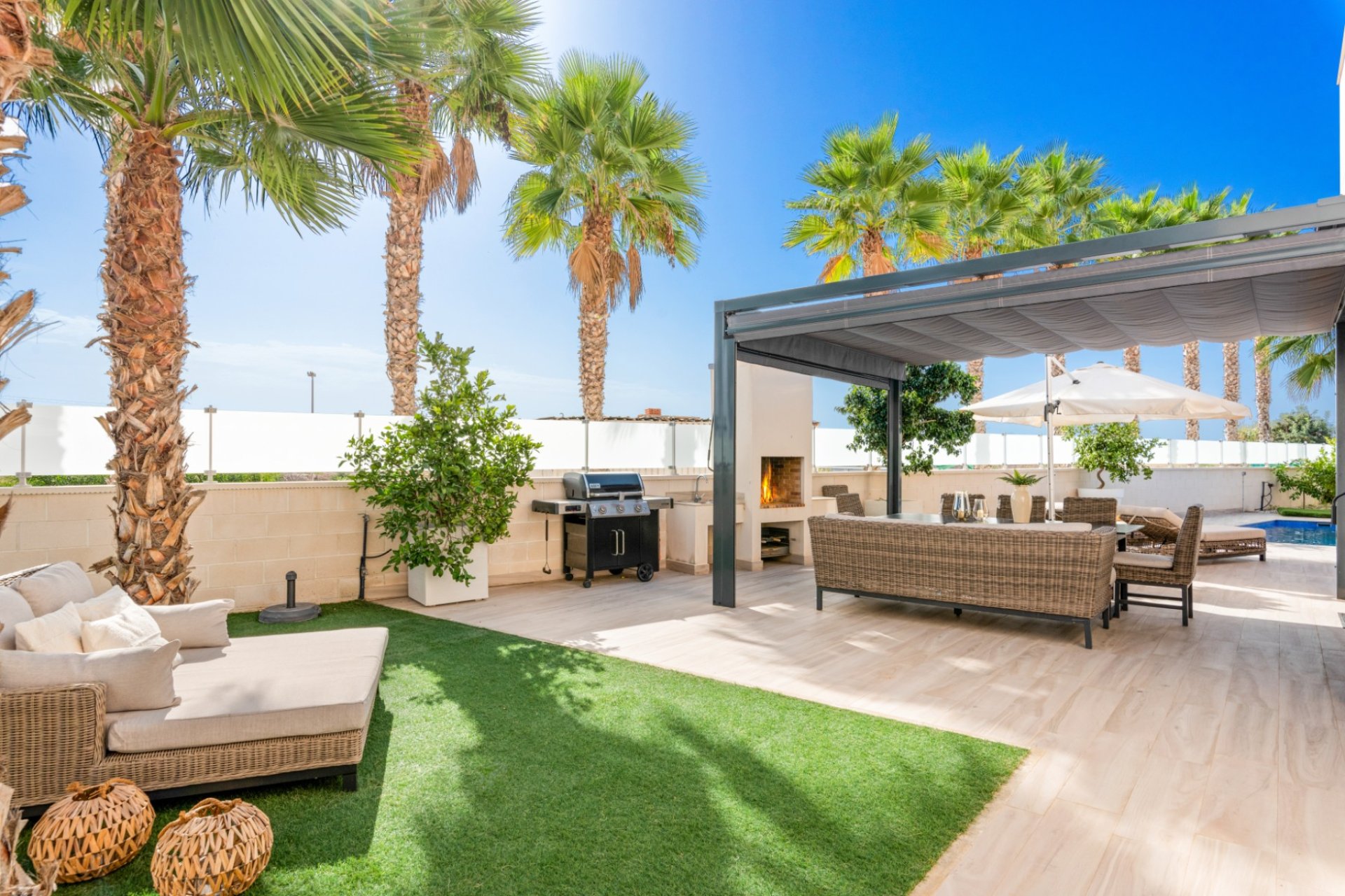 Resale - Villa -
Alicante - Lomas de Cabo Roig