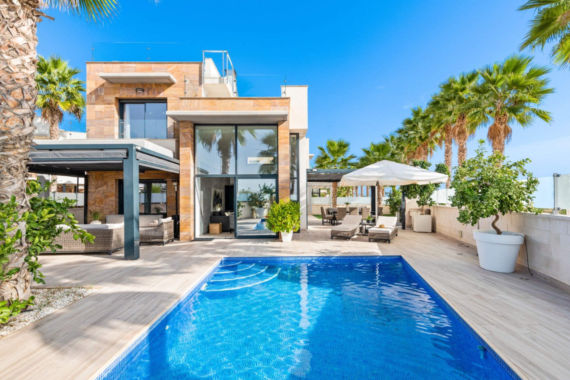 Resale - Villa -
Alicante - Lomas de Cabo Roig