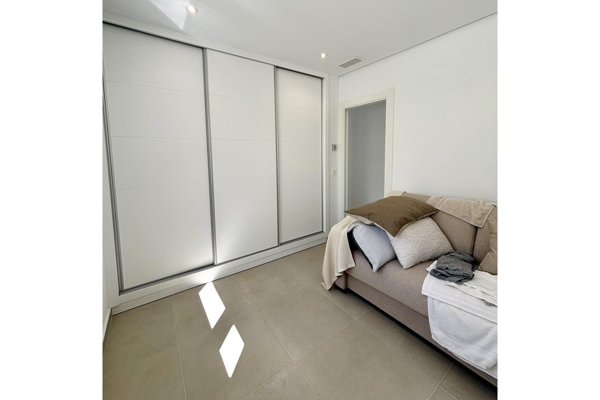 Resale - Villa -
Benijofar