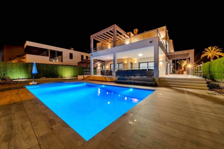 Resale - Villa -
Cabo Roig - Costa blanca