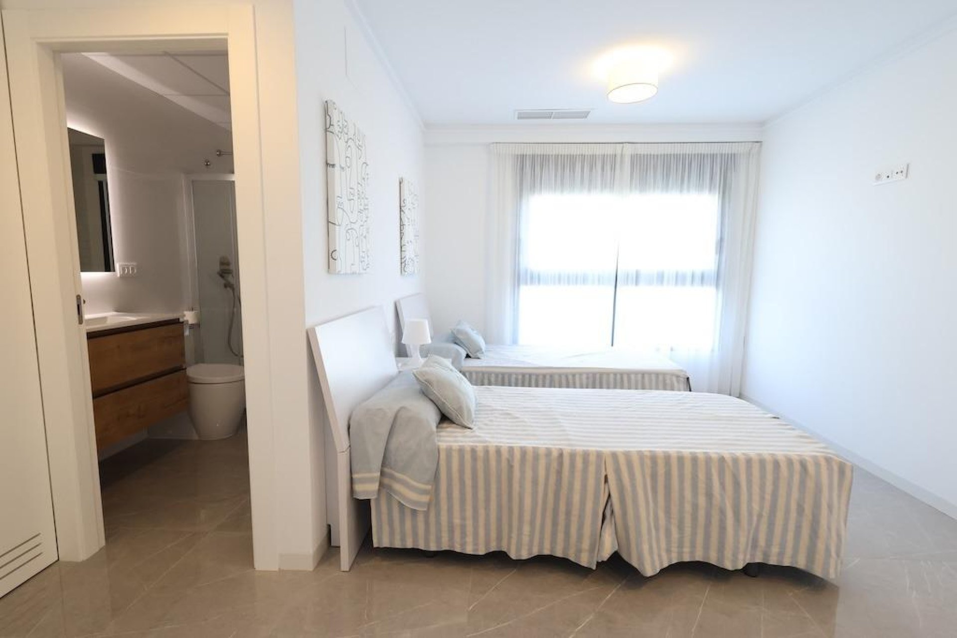 Resale - Villa -
Cabo Roig - MUY CERCA DE LA PLAYA