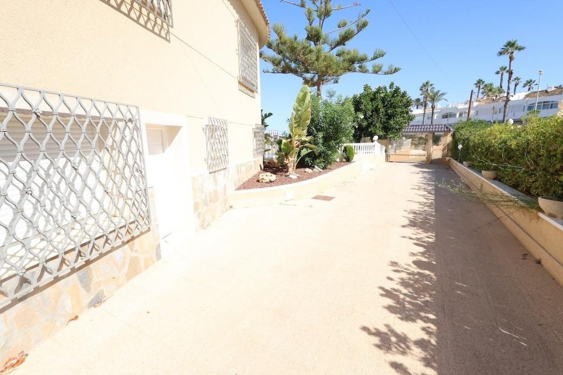 Resale - Villa -
Cabo Roig - MUY CERCA DE LA PLAYA