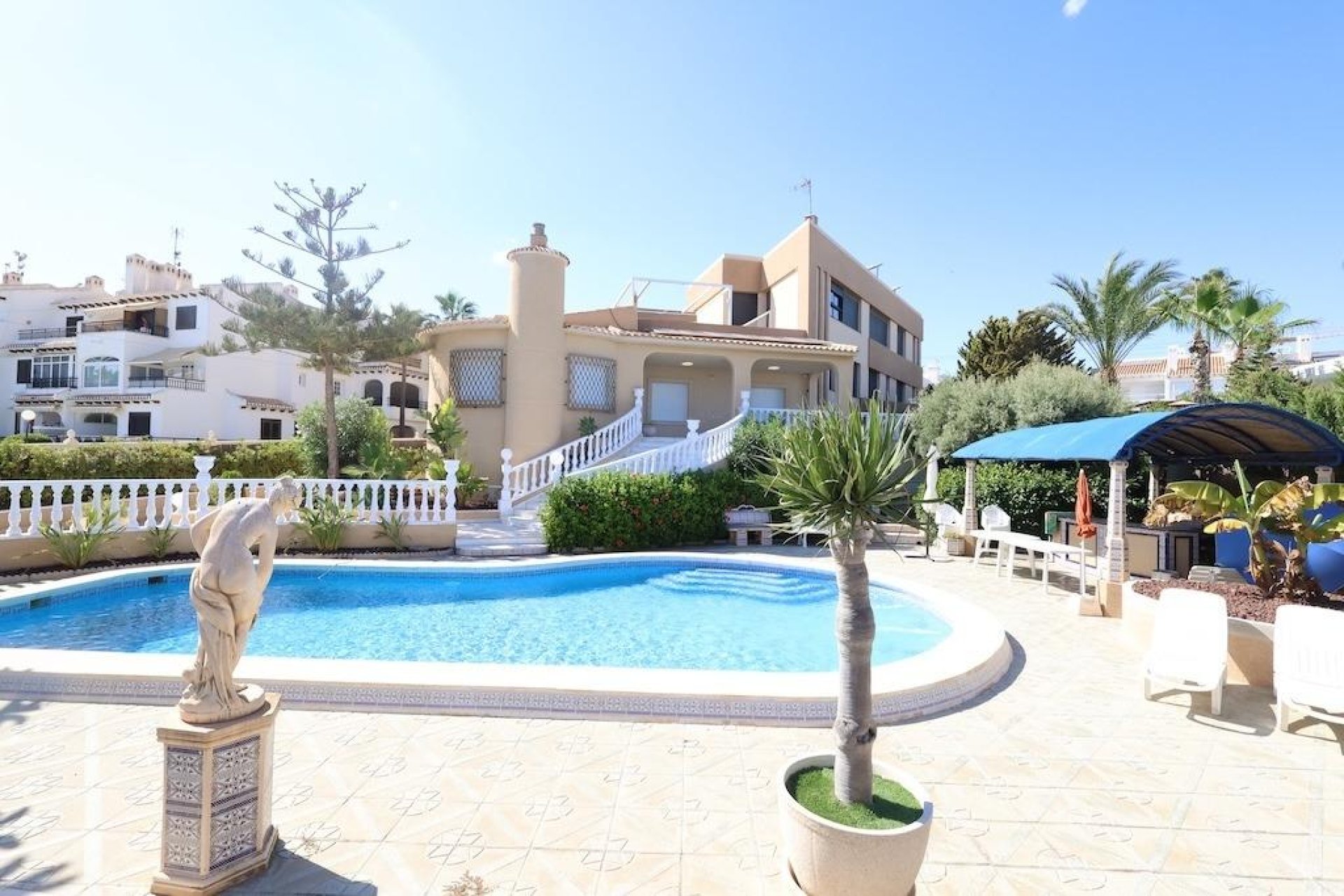 Resale - Villa -
Cabo Roig - MUY CERCA DE LA PLAYA