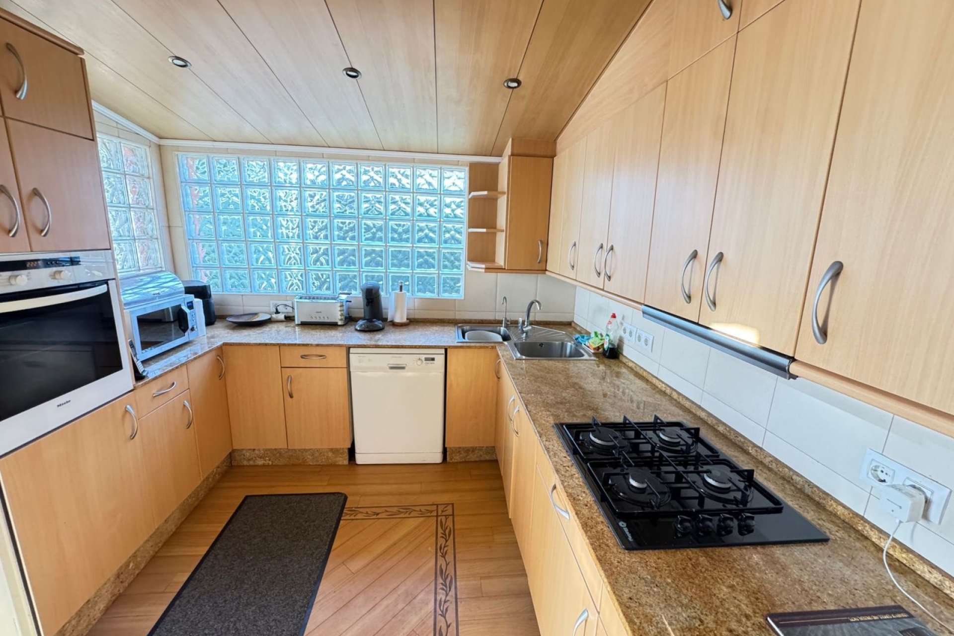 Resale - Villa -
Cabo Roig